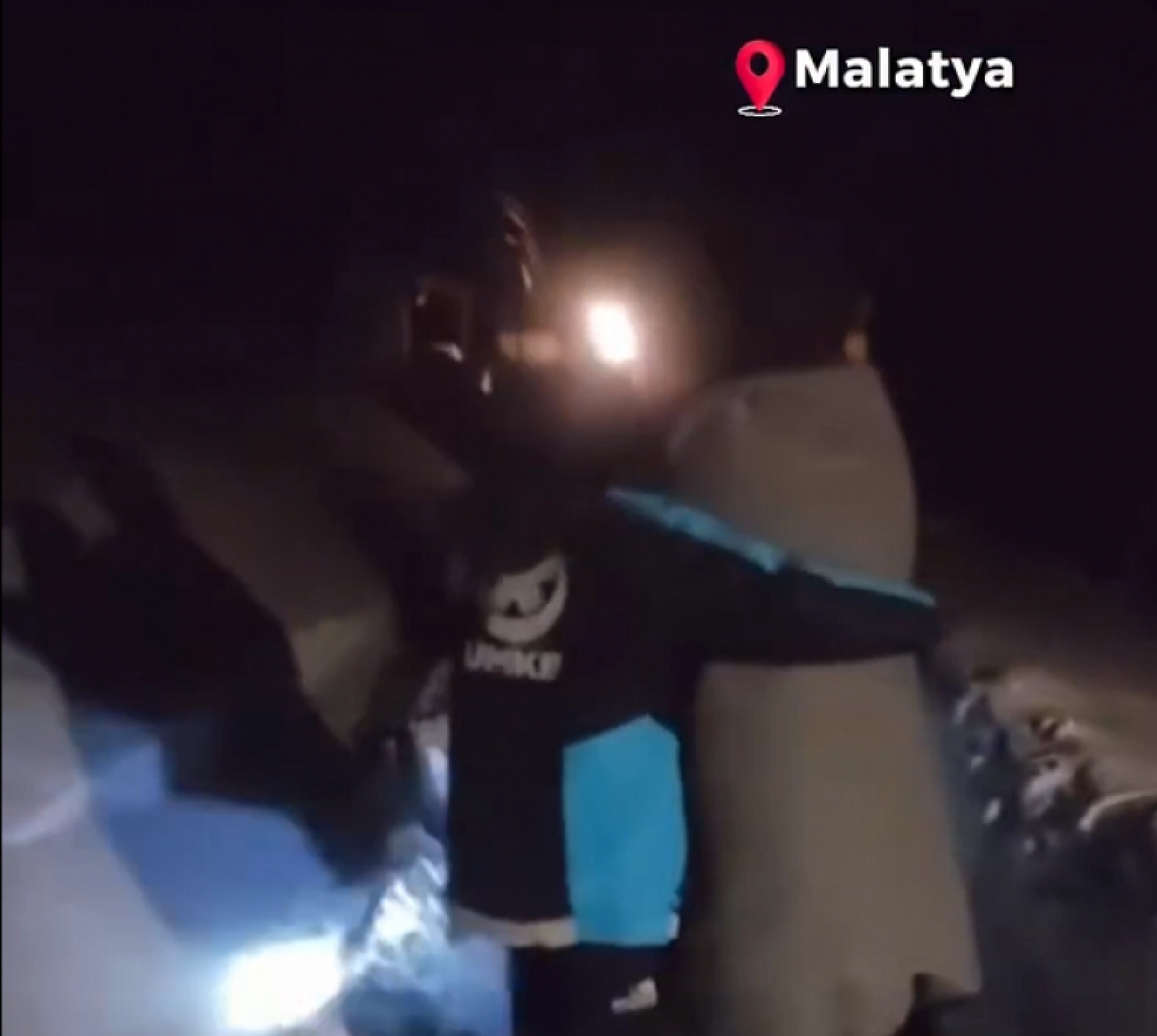 Yoğun kar altında zamanla yarış: UMKE anne ve bebeğe ulaştı