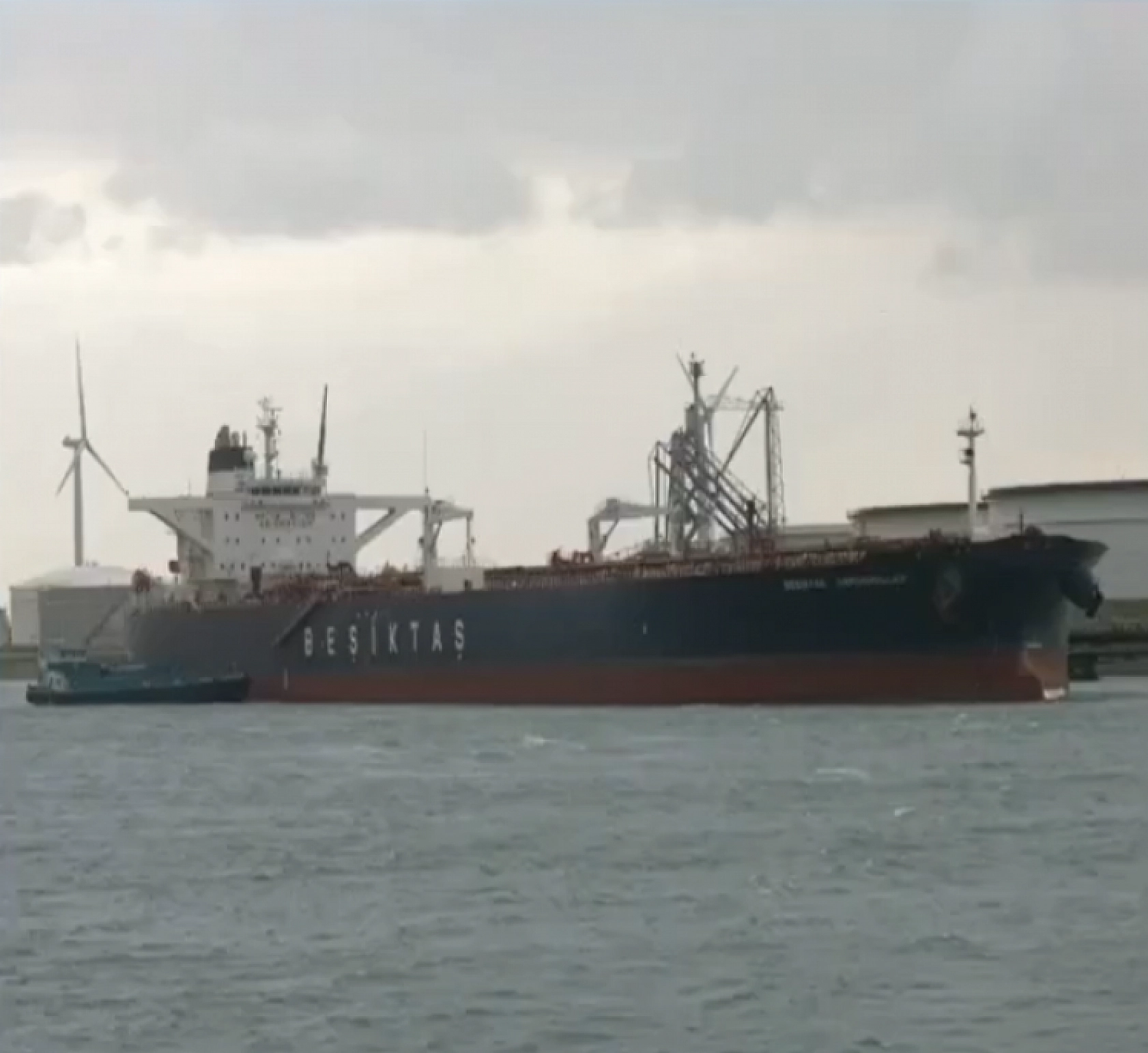 Karadeniz Açıklarında Saldırı: Türk Gemisi Vuruldu