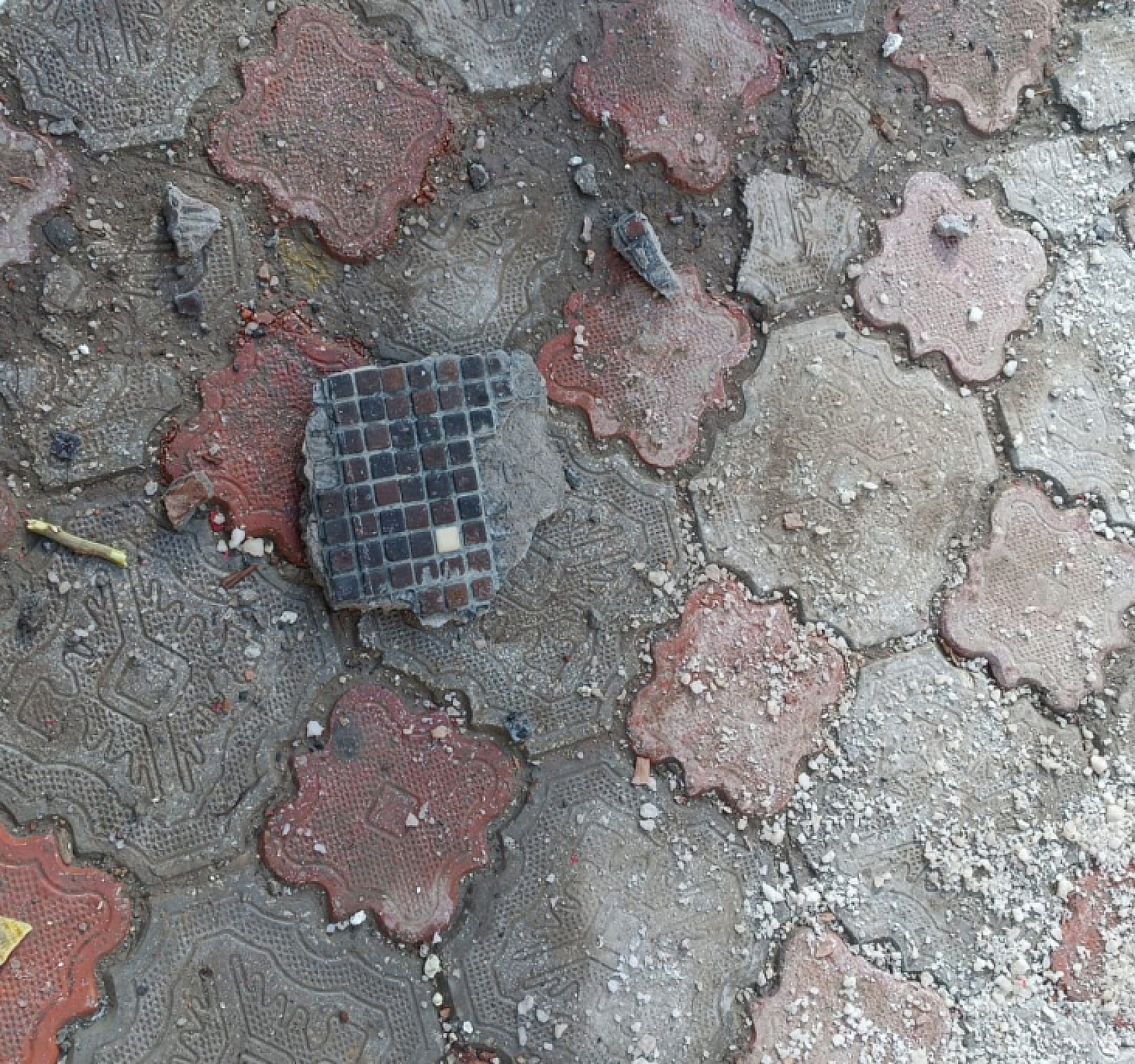 Malatya'da aylar sonra hasarlı binada nihayet önlem alındı!   