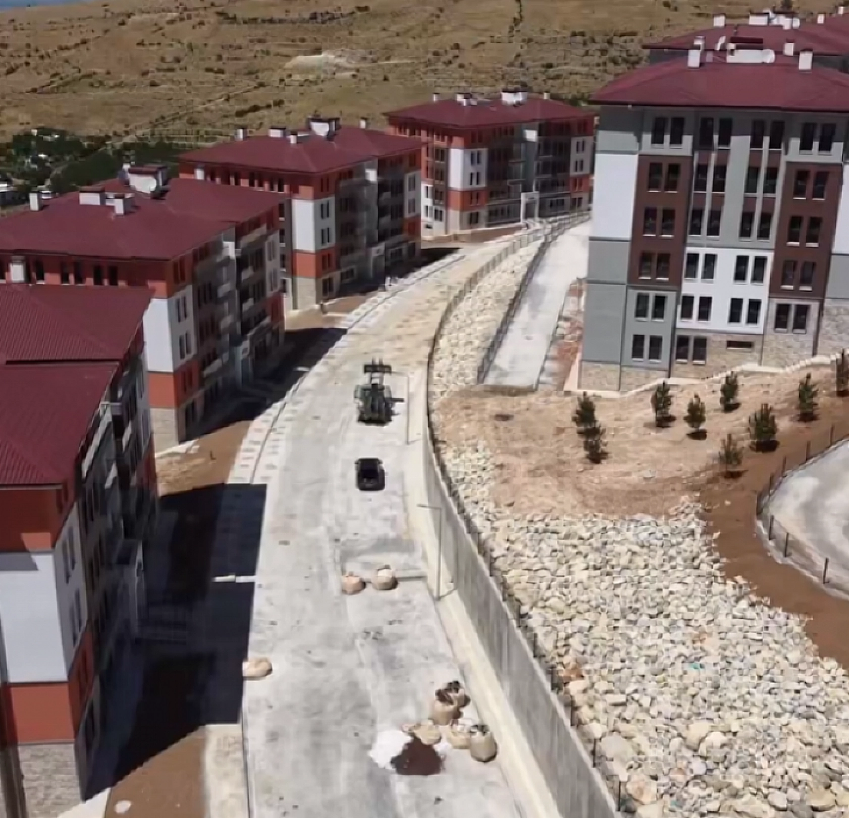 Vali Yavuz müjdeyi verdi: 512 konutun anahtar teslim tarihi belli oldu