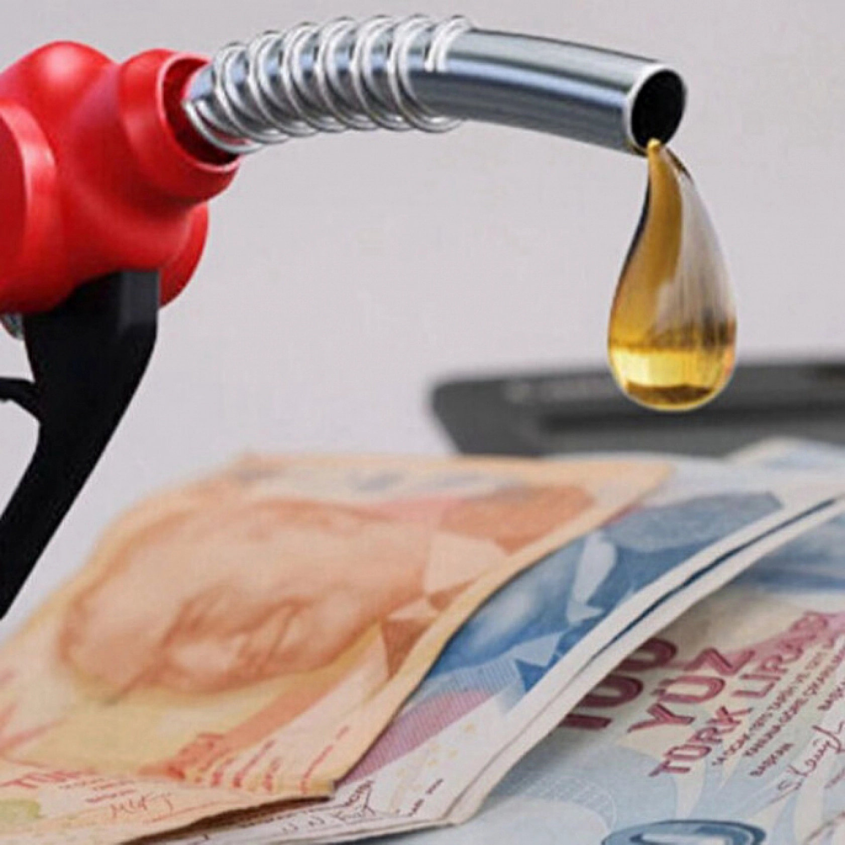 Yeni Bir Zam: Akaryakıt 50 TL'yi Buluyor...