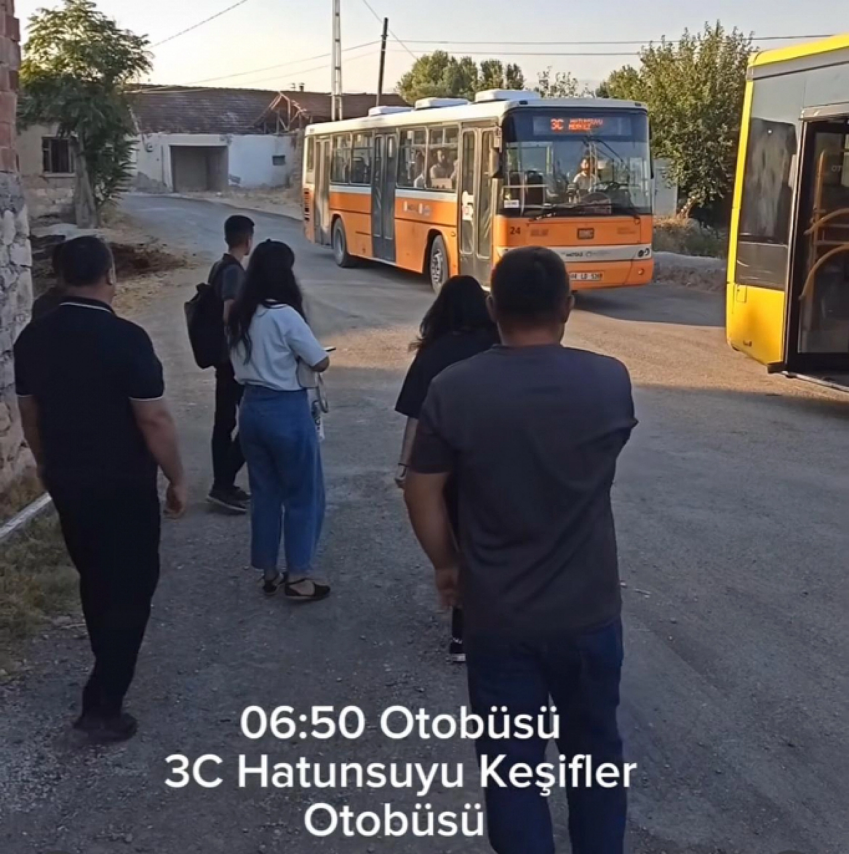 Malatya'da Ulaşım Krizi: Yeni Otobüsler Gösteride, Eski Otobüsler Yolda Kaldı