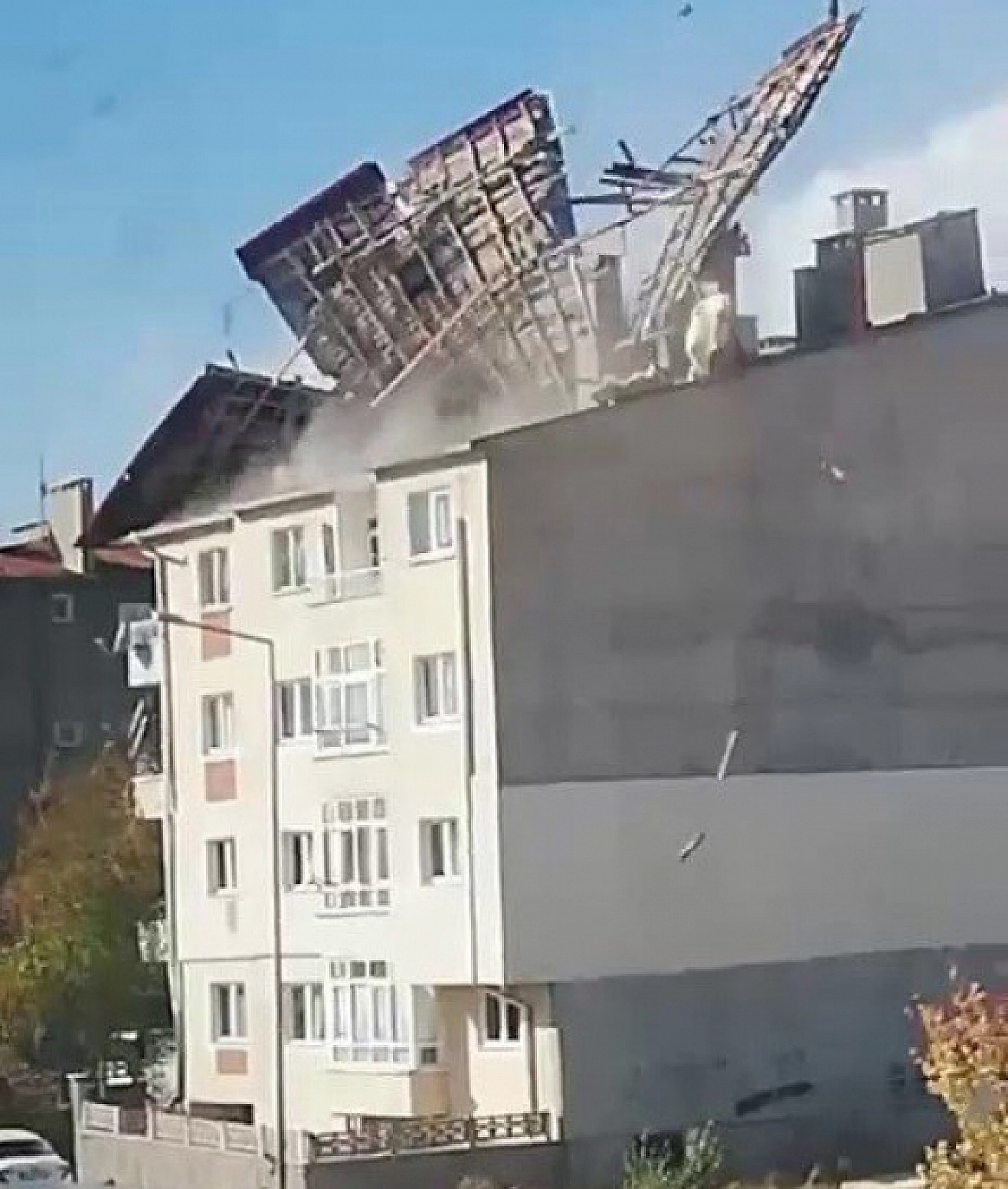 Meteoroloji uyardı! Fırtınaya Dikkat… Çatılar Uçabilir…!