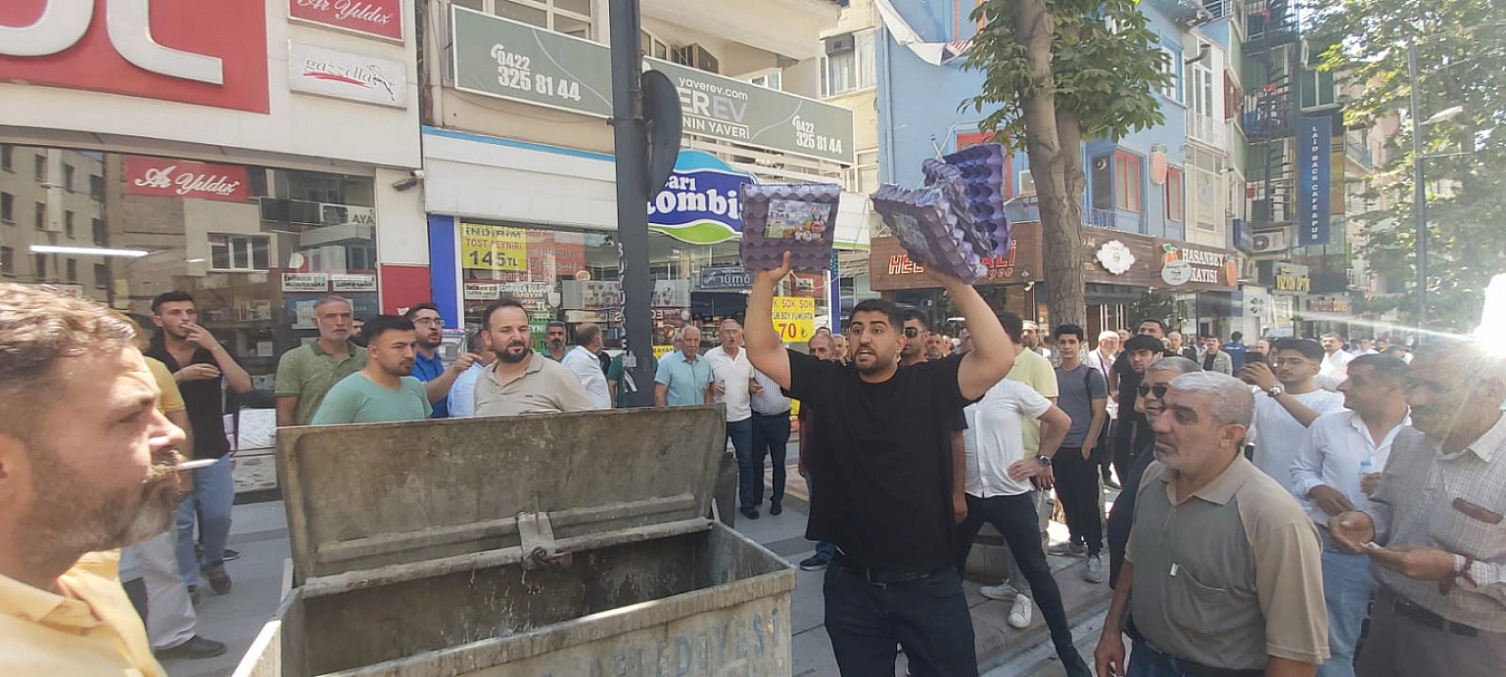 Kışla Caddesi'nde Elektrik Kesintisi Krizi! Milyonlarca Liralık Gıda Çöpe Gitti!