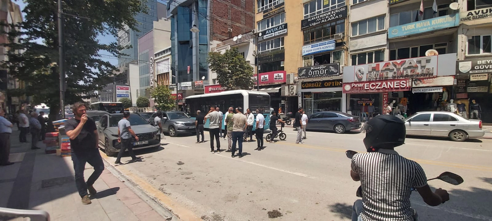 Malatya'da yıkım gerginliği! Esnaf isyan etti! Kışla Caddesi trafiğe kapattı!