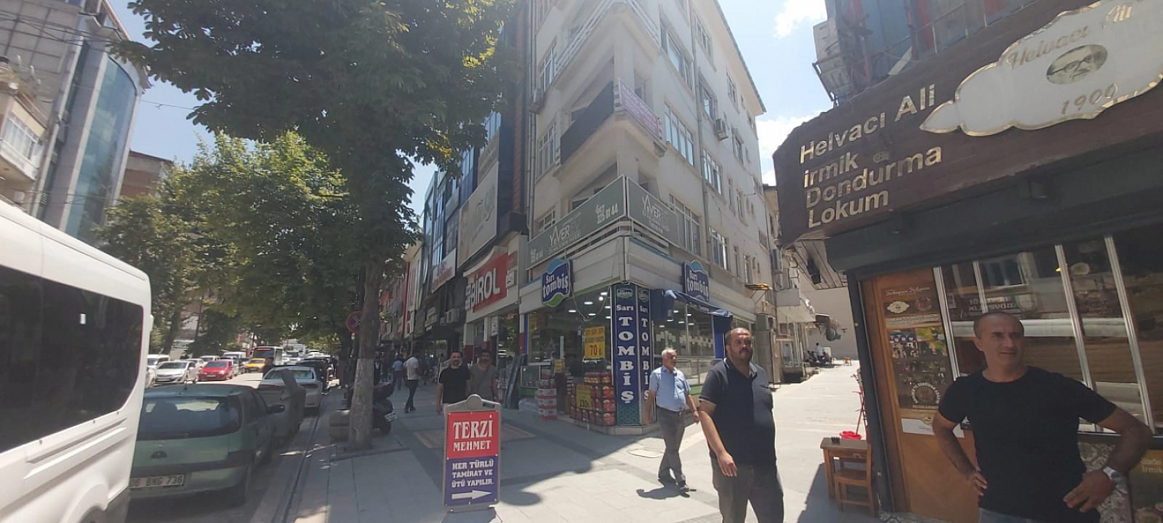 Malatya'da yıkım gerginliği! Esnaf isyan etti! Kışla Caddesi trafiğe kapattı!