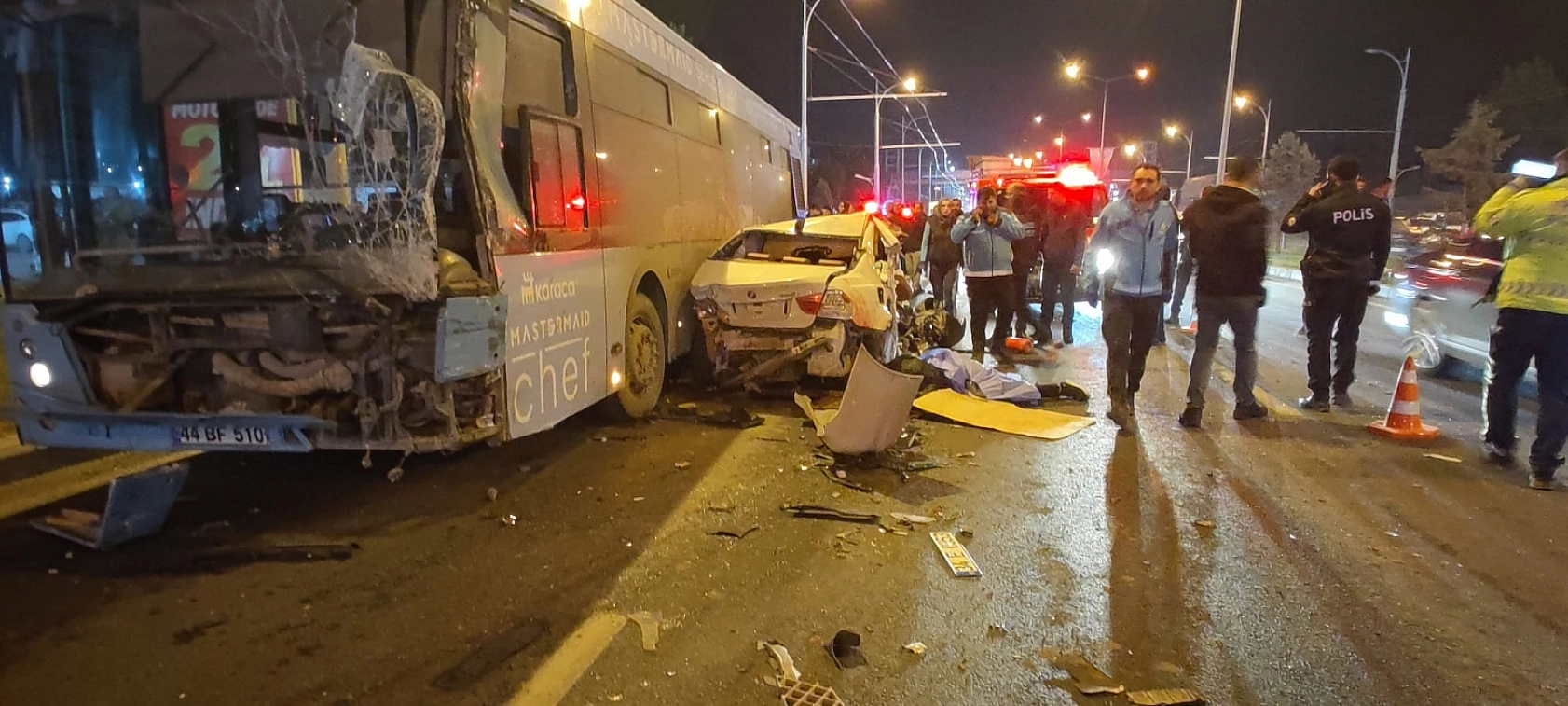 Yimpaş kavşağında feci kaza: 2 ölü, 3 yaralı