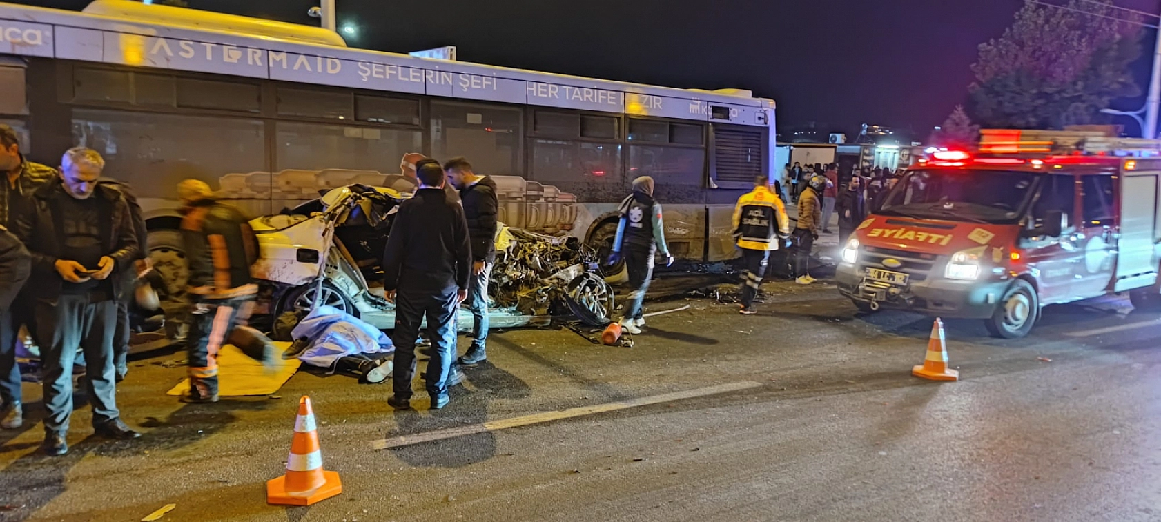 Yimpaş kavşağında feci kaza: 2 ölü, 3 yaralı