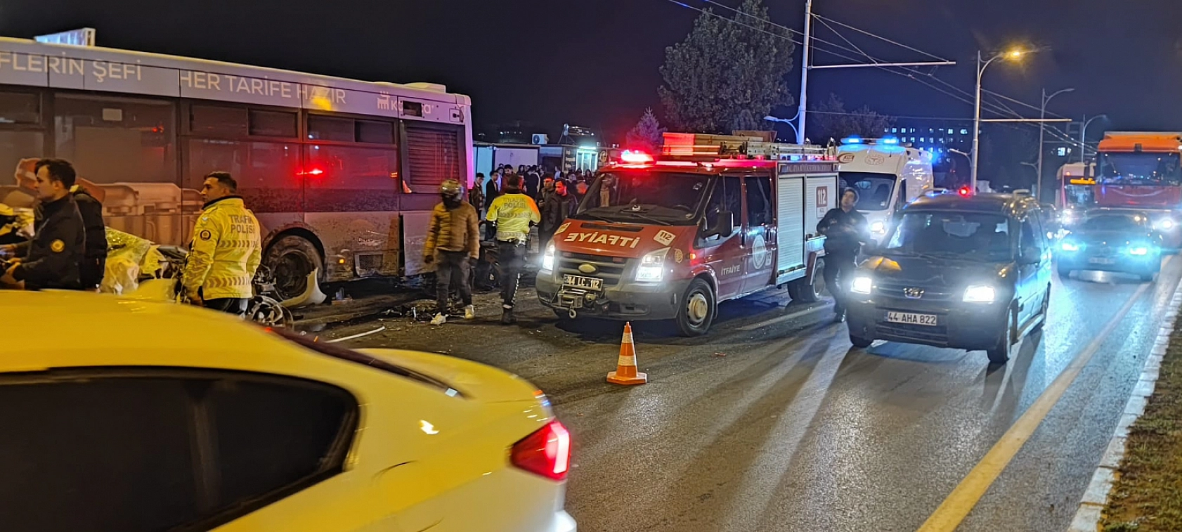 Yimpaş kavşağında feci kaza: 2 ölü, 3 yaralı