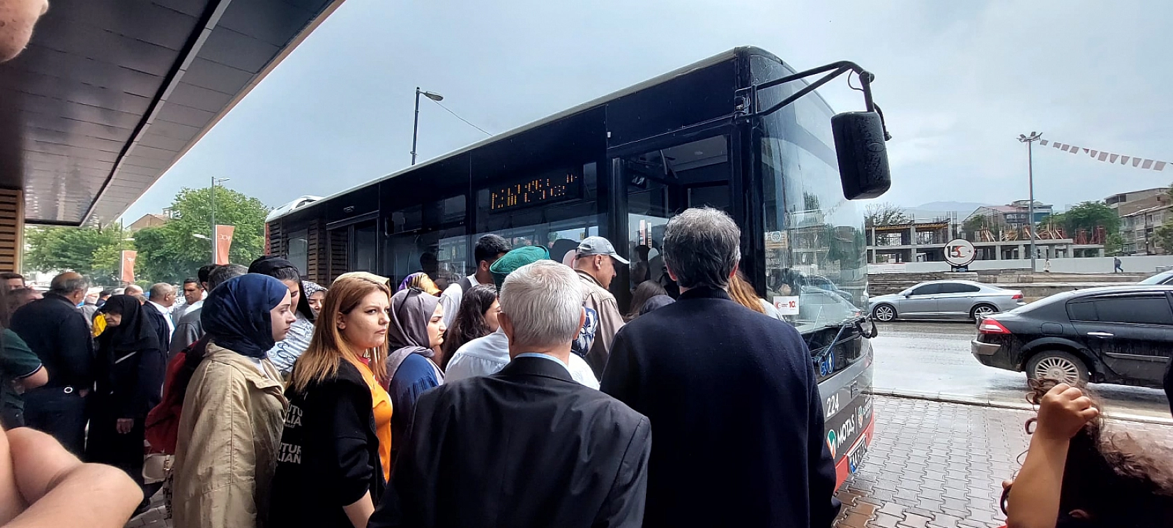 Malatya'da Ulaşım Çilesi Büyüyor: Seferler Azaltılıyor, Klimalar Kapatılıyor!