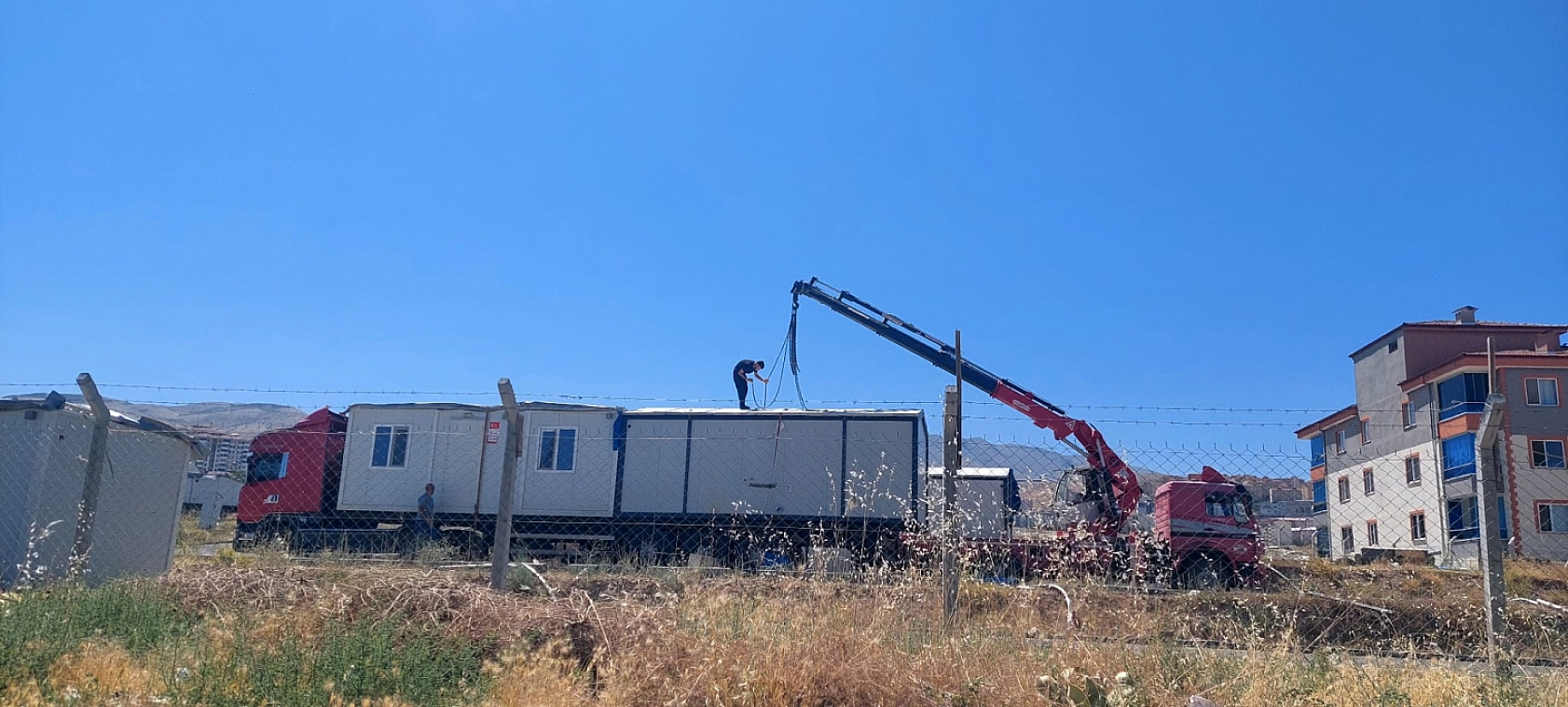 Kahramanmaraş Konutlara Geçiyor, Malatya konteynerden konteynere sürünüyor