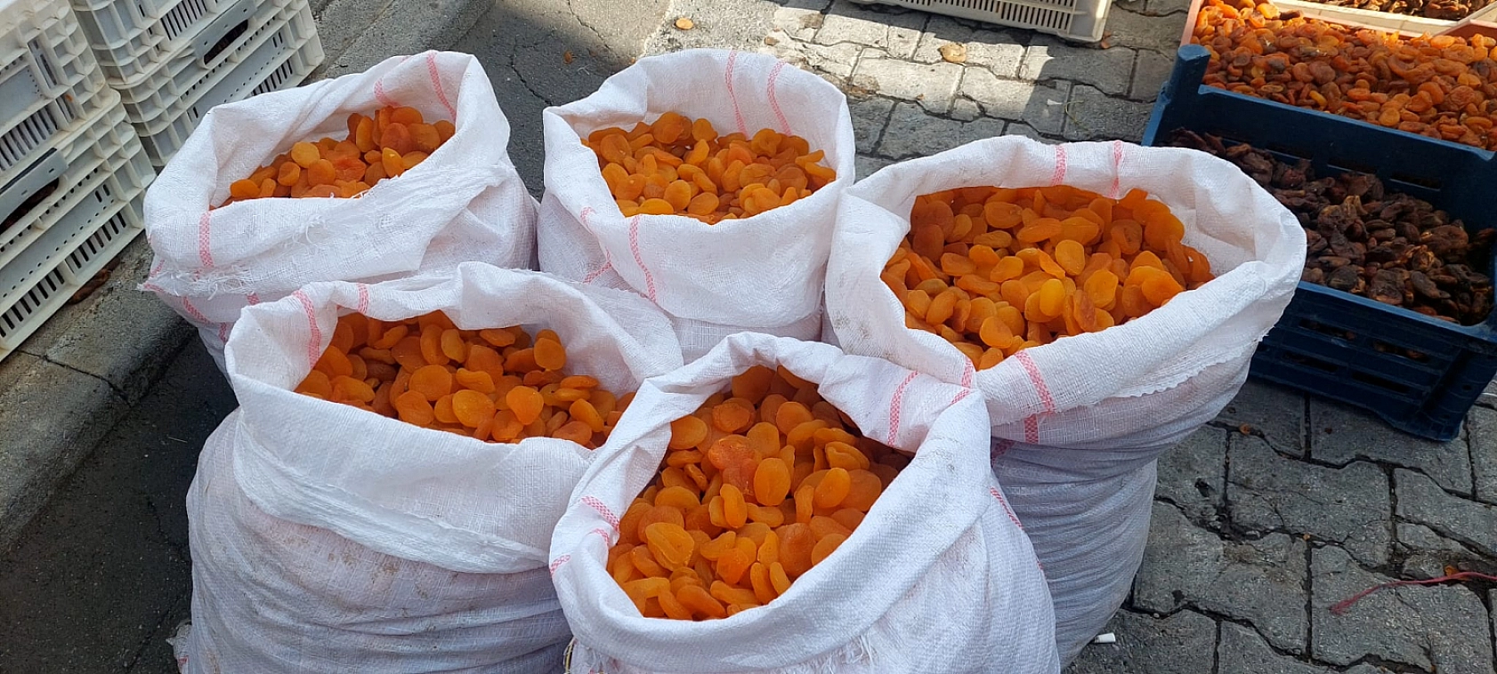 Tezgâhlara yaklaşanın cebi yanıyor: Malatya'da 350, İstanbul'da bin lira!