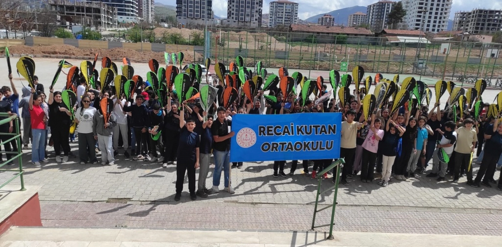 Malatya'da velilere şok mesaj: Federasyon hediye etti, okul yönetimi geri istedi..!