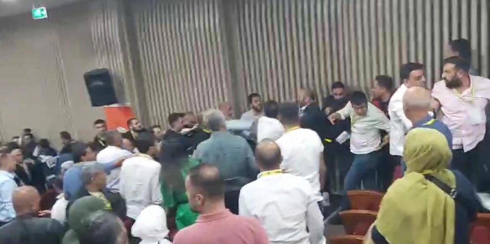 Yeni Malatyaspor Kongresinde Kavga Çıktı..! Ortalık Savaş Alanına Döndü..!