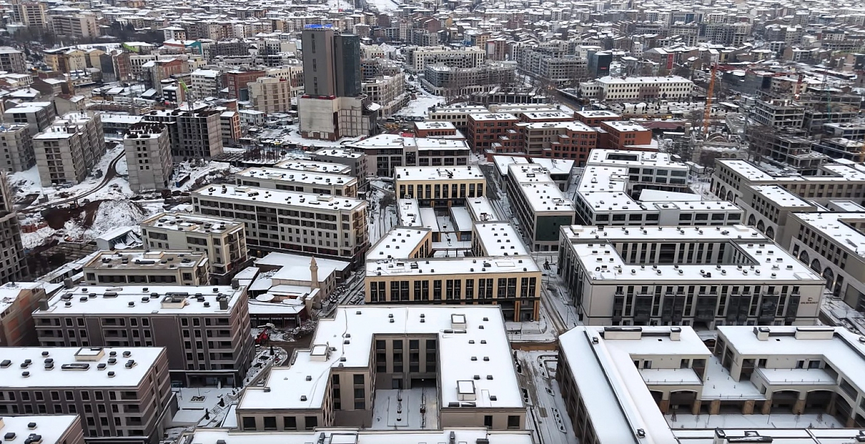 Yeni Malatya çarşısı beyaz örtüyle kartpostallık görüntüler sundu