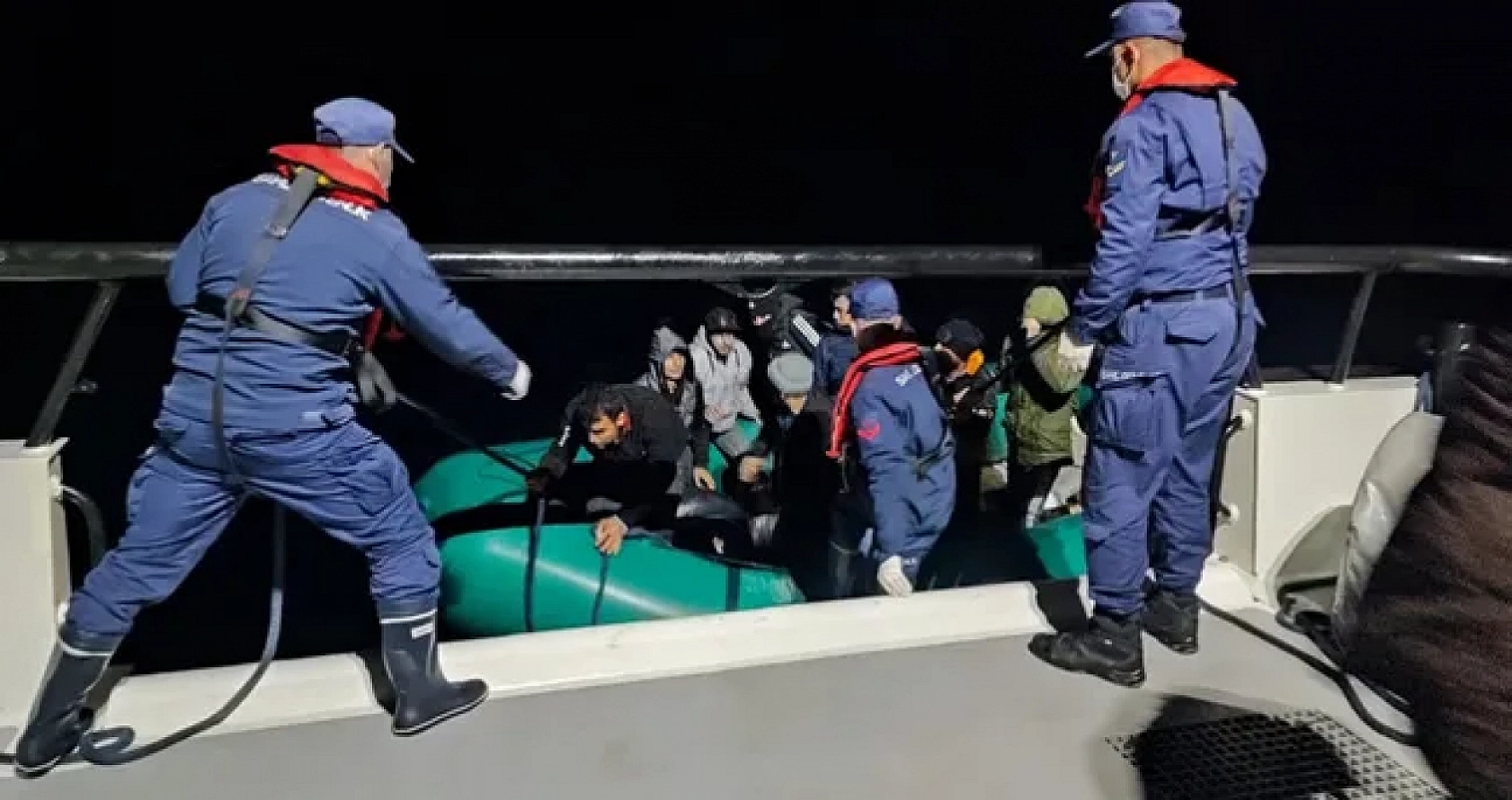 Bakan Yerlikaya dev operasyonun bilançosunu açıkladı: 81 ilde binlerce düzensiz göçmenler yakalandı