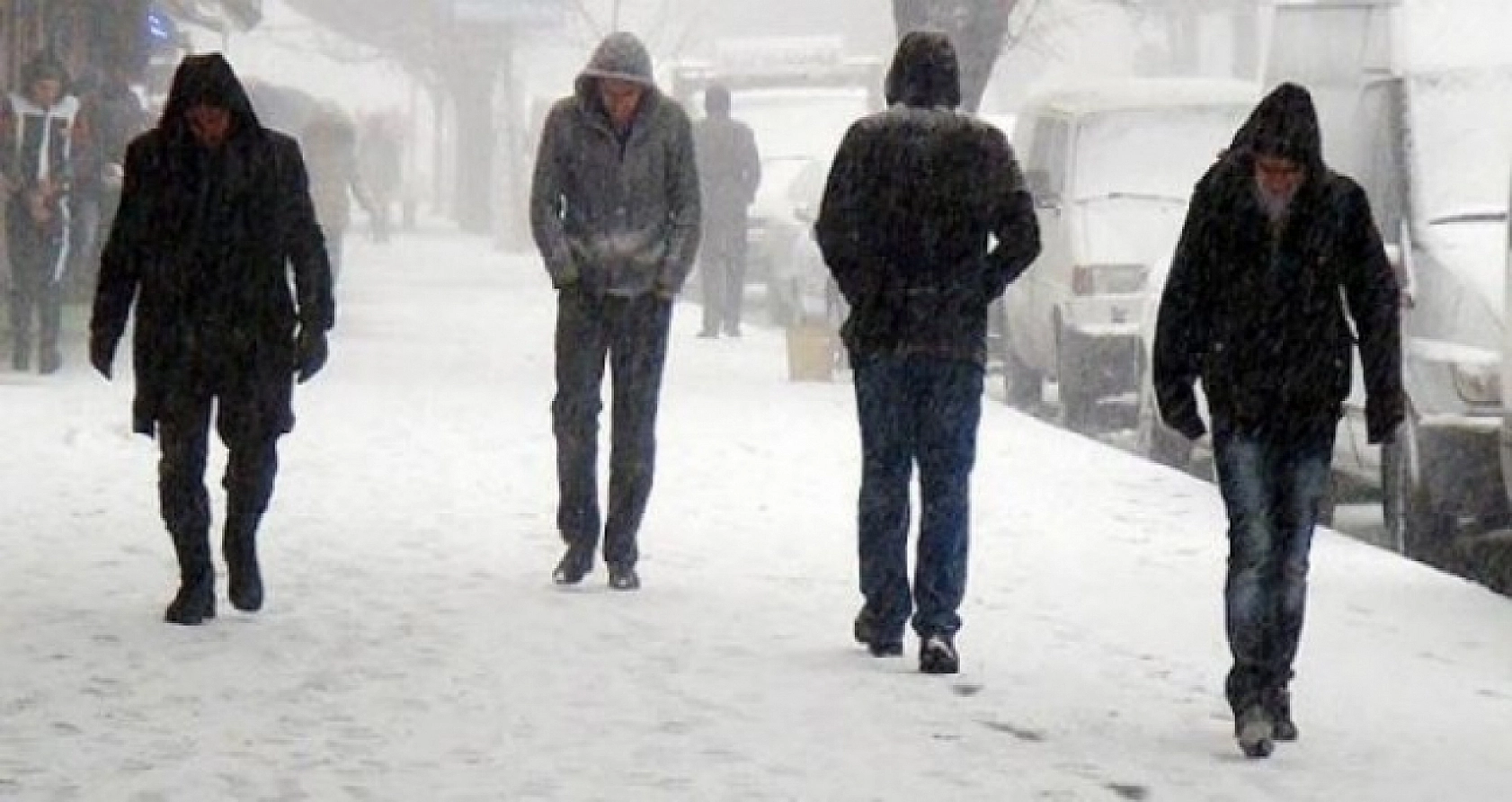 Uzmanı uyardı: Eller Cepte Yürümeyin!