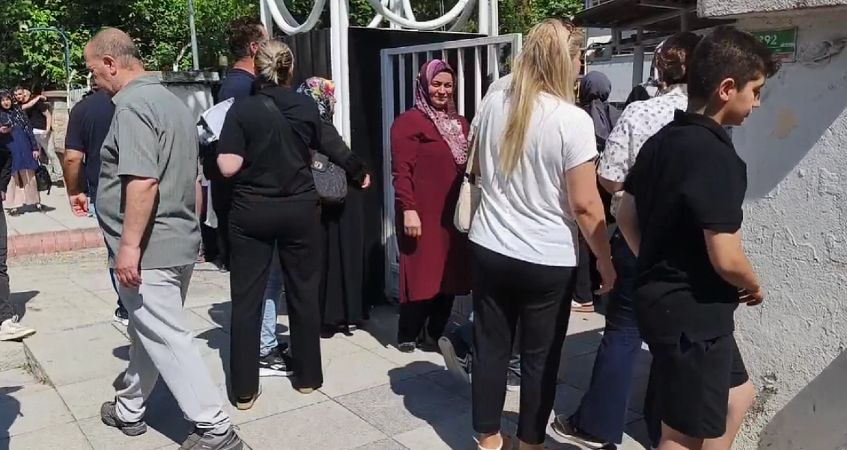 Malatya'da AYT sona erdi: Veliler aynı soruyu sordu: 'Sınav nasıldı?'