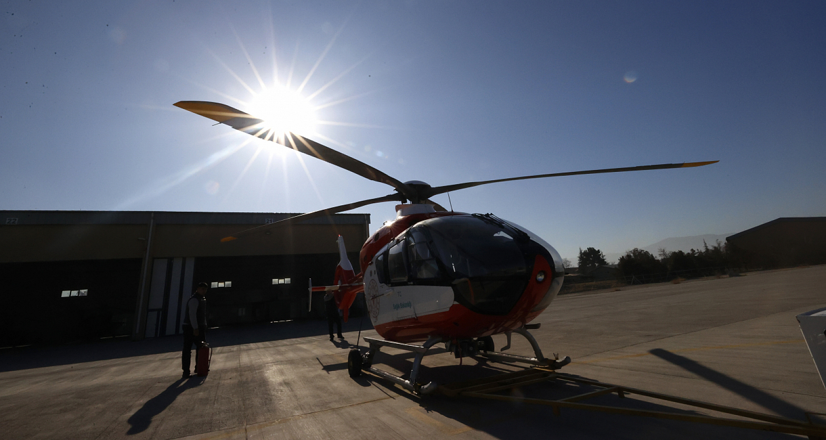 Ambulans helikopterle 'hızır' gibi yetişiyorlar
