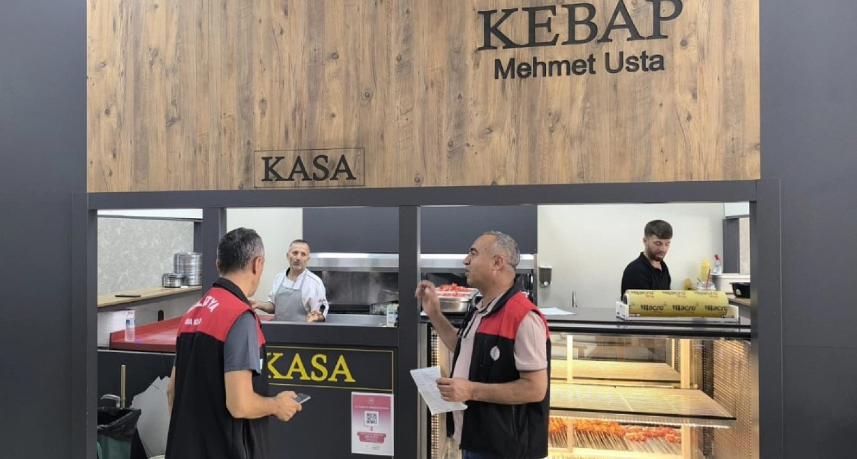 Malatya'da gıda zehirlenmesi korkusu büyüyor: Peki, denetimler ne sıklıkla yapılıyor? İdari yaptırımlar caydırıcı mı? İşletmelere kamera zorunluluğu yolda mı? İşte tüm detaylar…