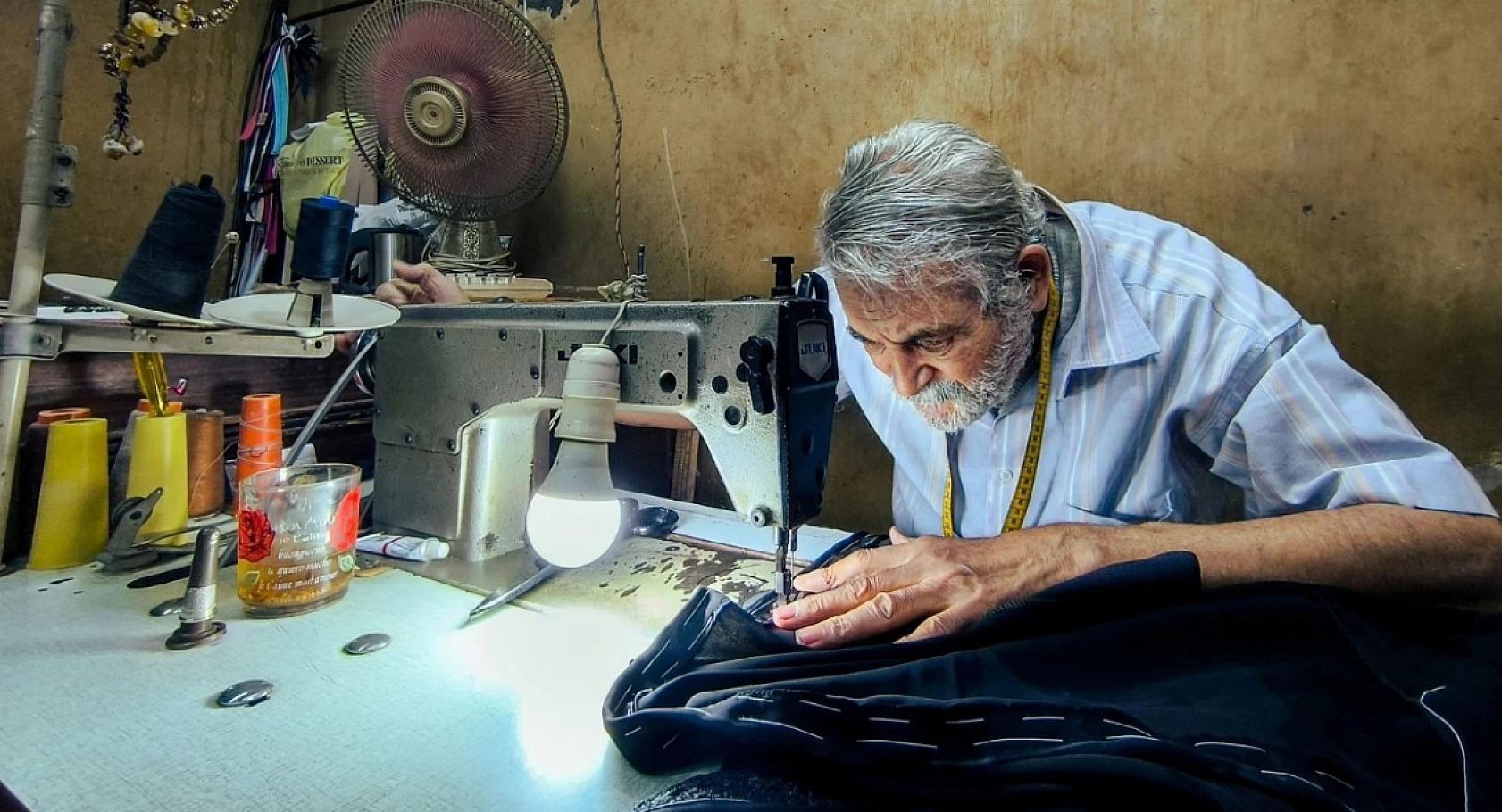 Giyimde fiyatlar uçtu: Dar gelirli vatandaş terziye koşuyor…