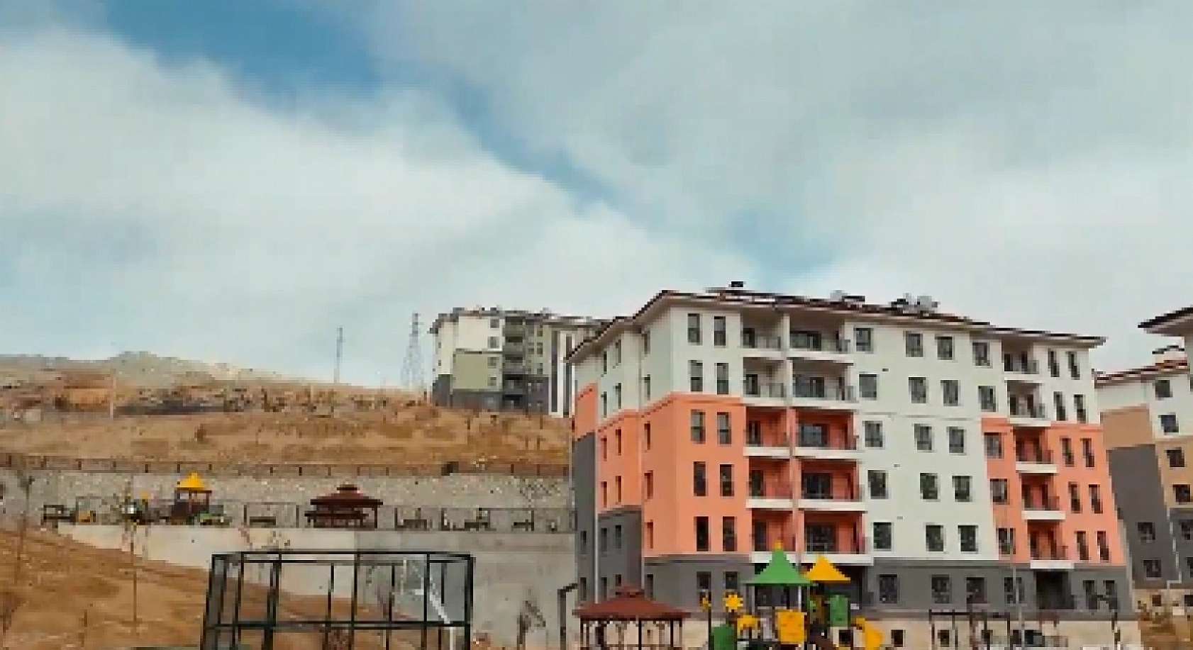 Malatya'da O İlçede Deprem Konutlarının Anahtarları Teslim Ediliyor! İşte Drone Görüntüleri…