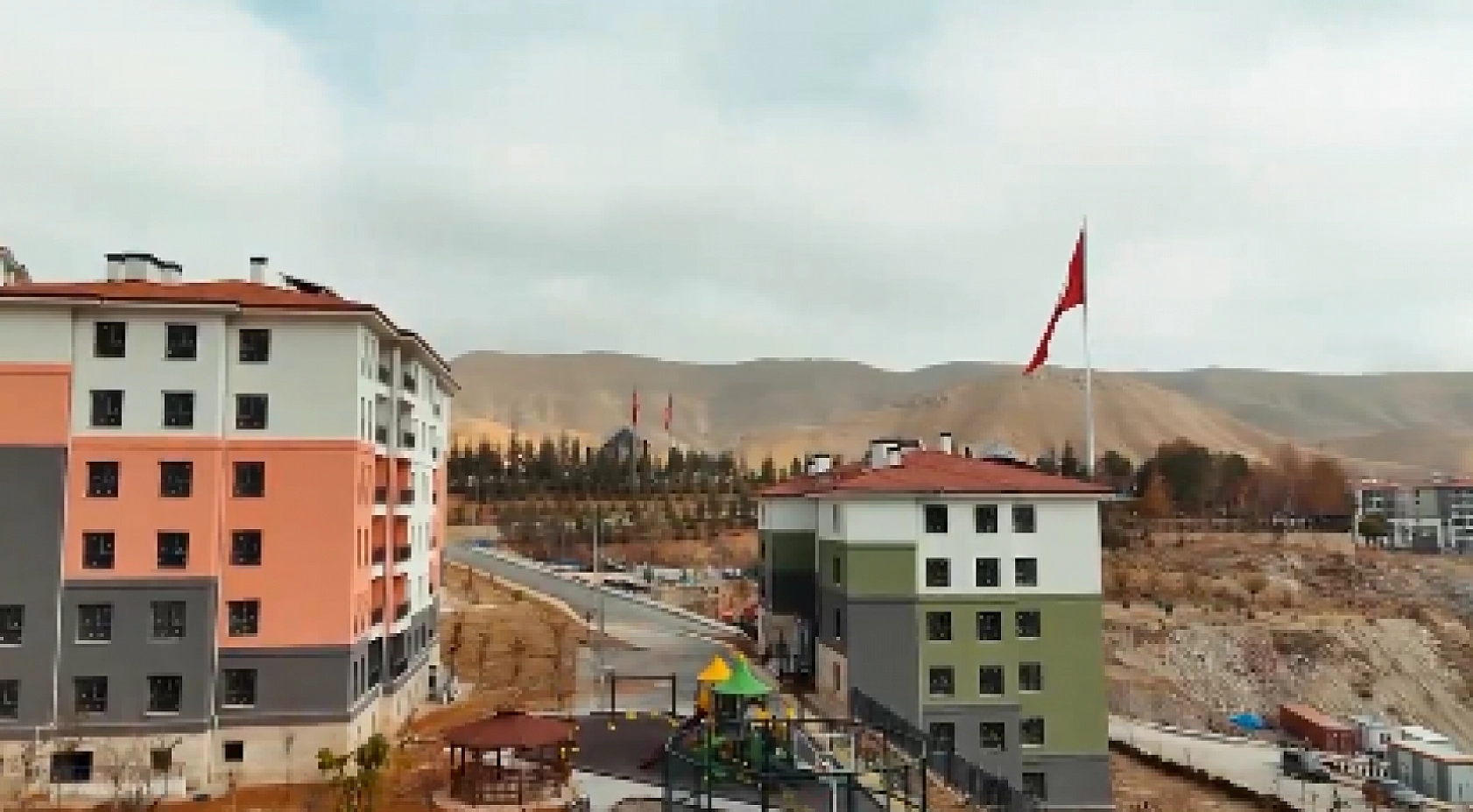 Malatya'da O İlçede Deprem Konutlarının Anahtarları Teslim Ediliyor! İşte Drone Görüntüleri…