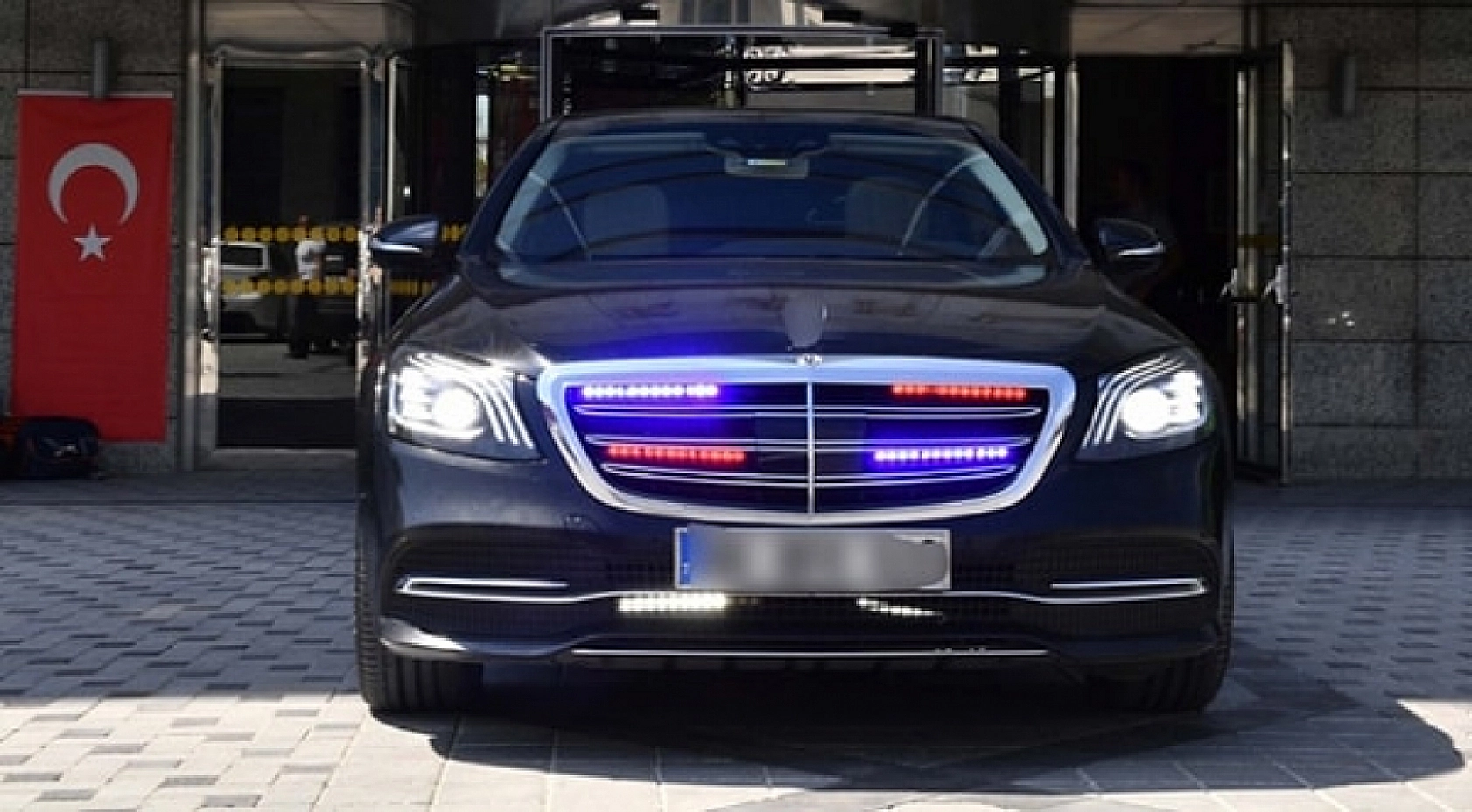 Çakarlı Araçlara Büyük Darbe! 10 Binden Fazlası Ceza Yedi...