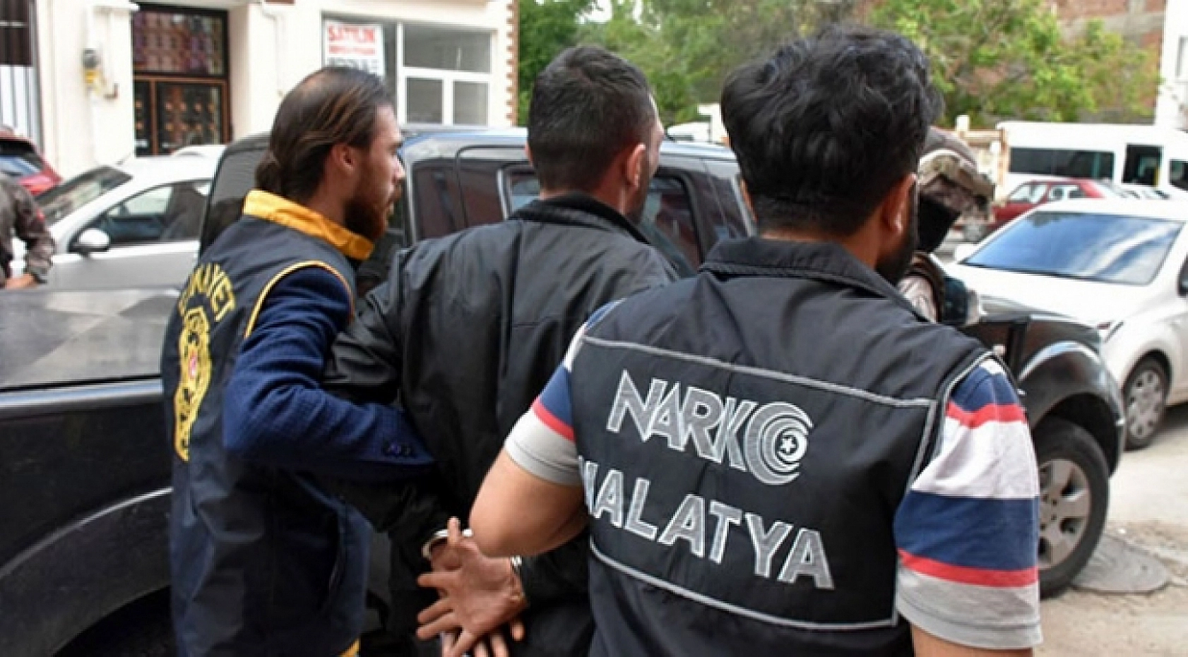 Malatya'da sokak satıcılarına gece baskını: 3 mahalle mercek altında