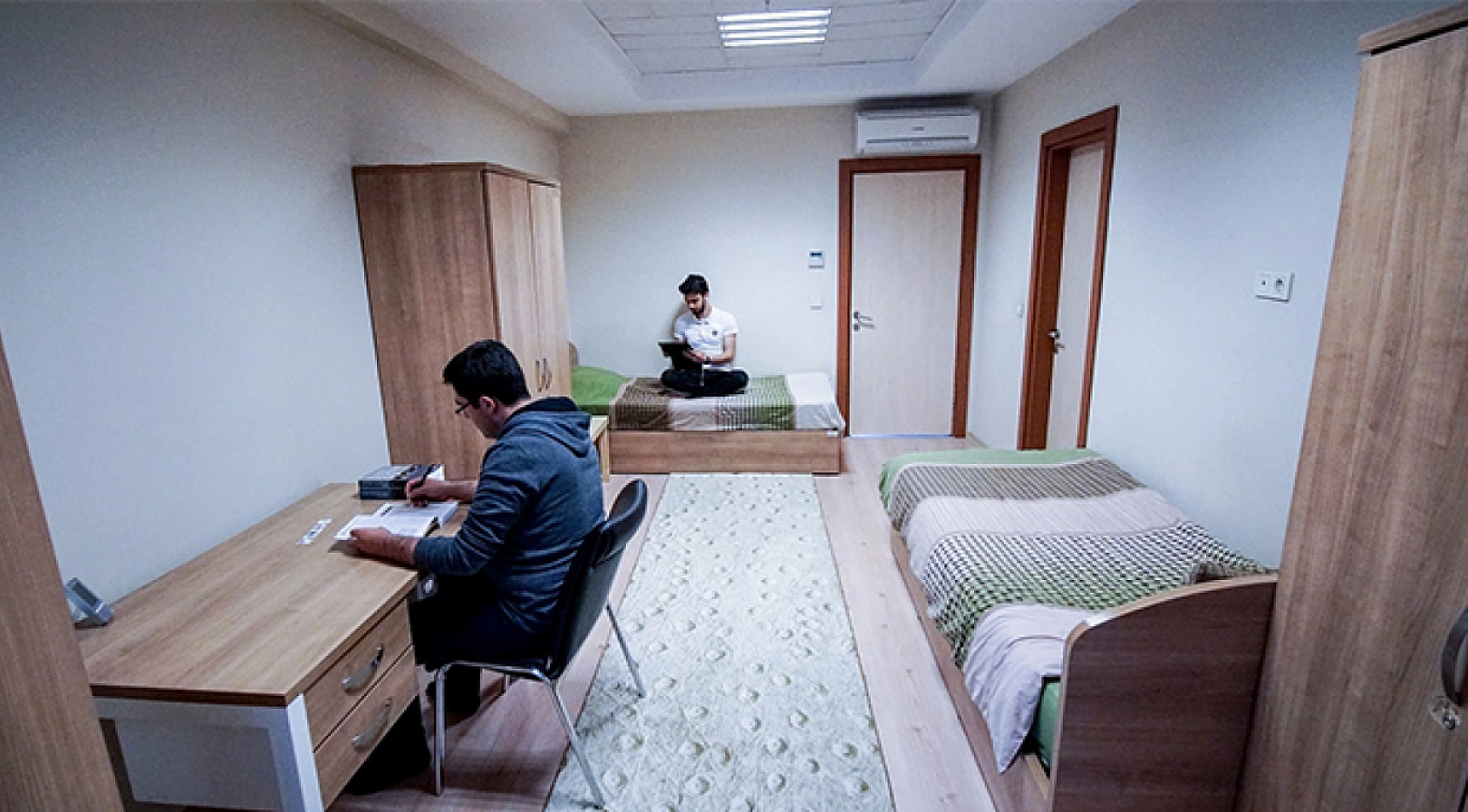 Ekonomik Zorluğun Gölgesinde Öğrenci Olmak: Üniversiteliler Çalışmak Zorunda!