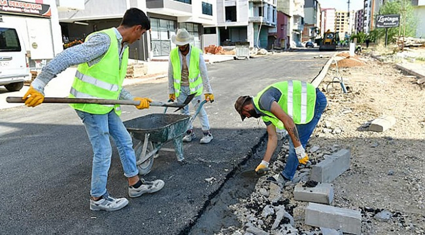 Ulaşım Yatırımında Hedef Aşıldı: Yeşilyurt'a 43 Bin Tonluk Hizmet