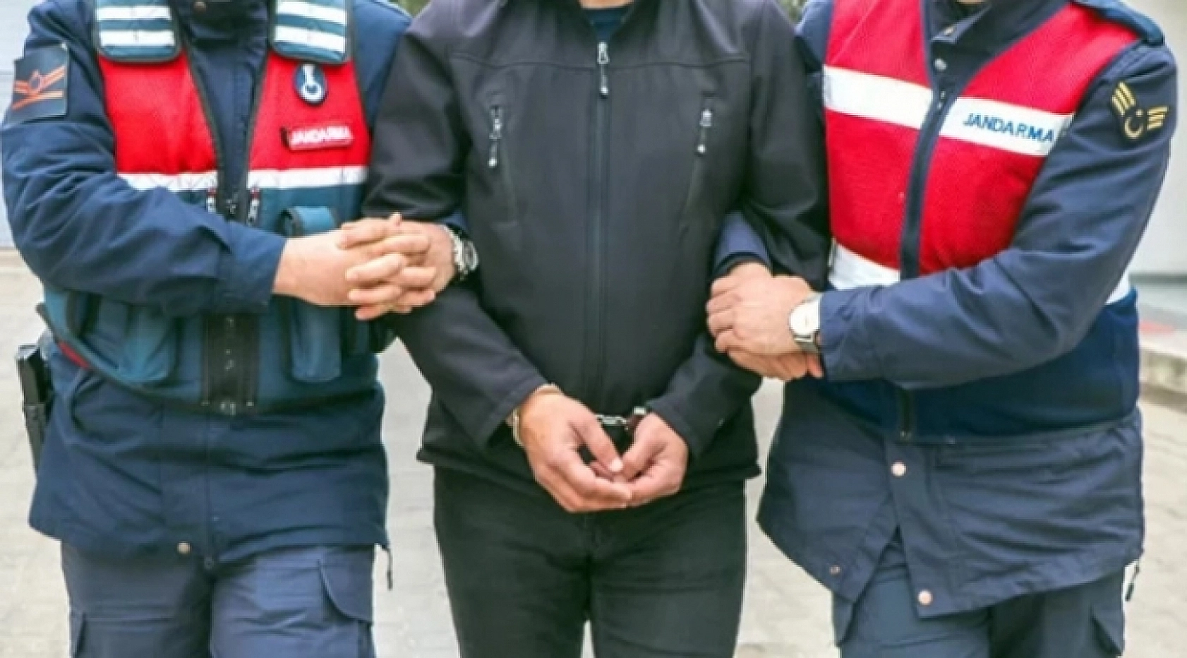 Malatya'da zehir tacirlerine şafak baskını: Çok sayıda Kenevir ve Esrar ele geçirildi