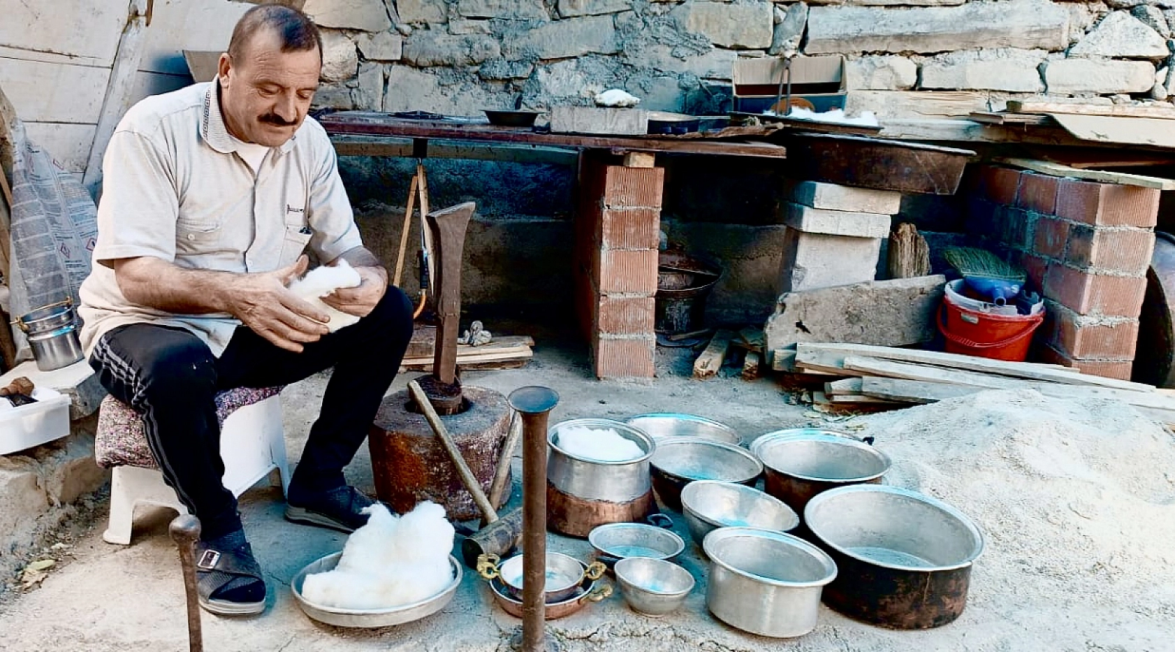 Depremde iş yerini kaybetti! Ata mesleğini bahçeye taşıdı…