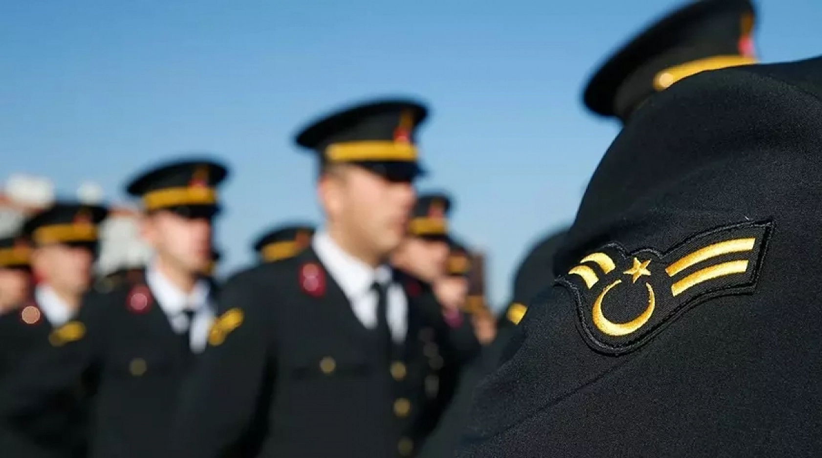 Subay ve Astsubay olmak isteyenler dikkat! Jandarma alımı için geri sayım başladı..