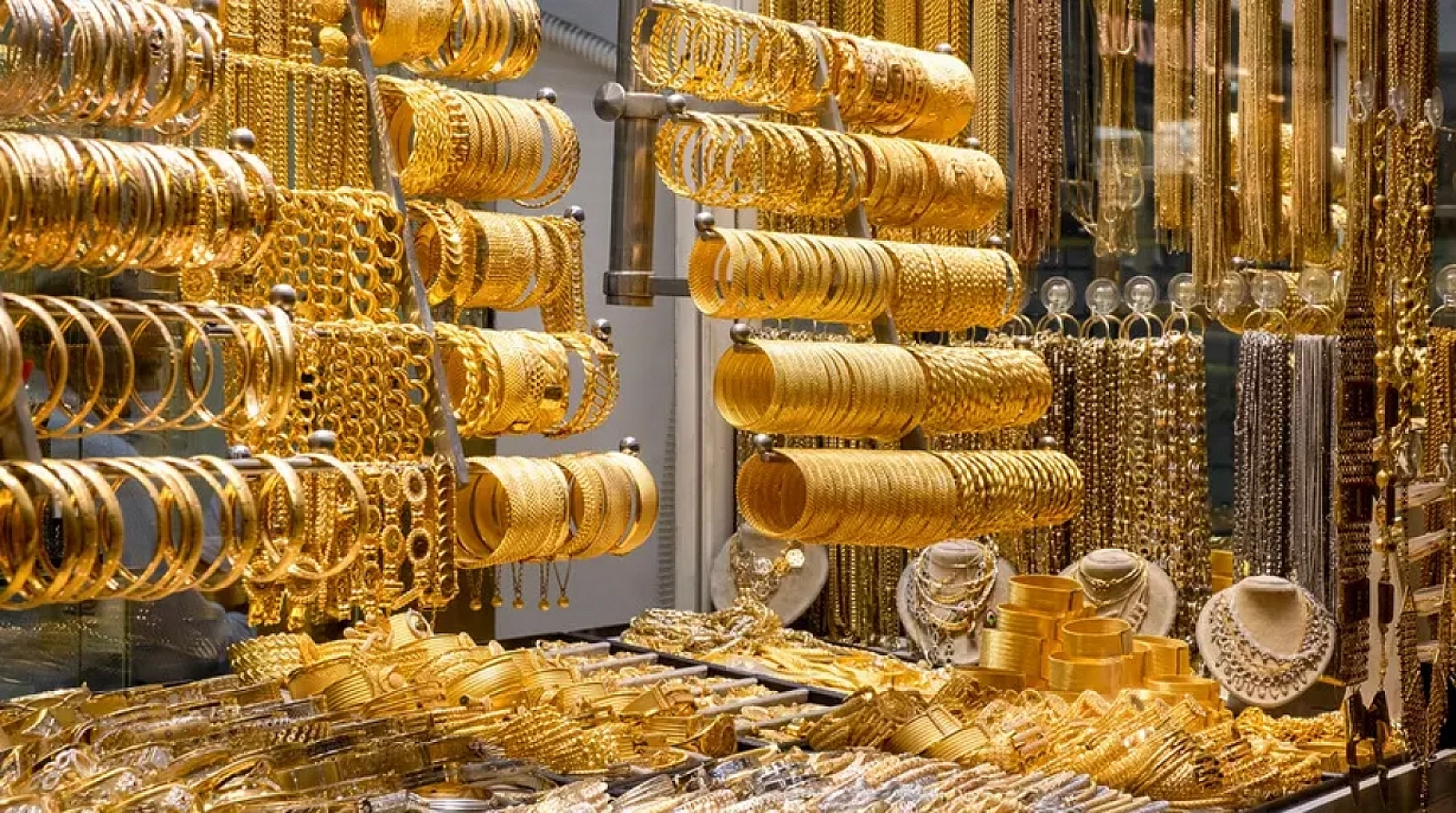 Altın Sert Çakıldı! Gram Altın 7 Bin 155 TL Seviyesine Geriledi