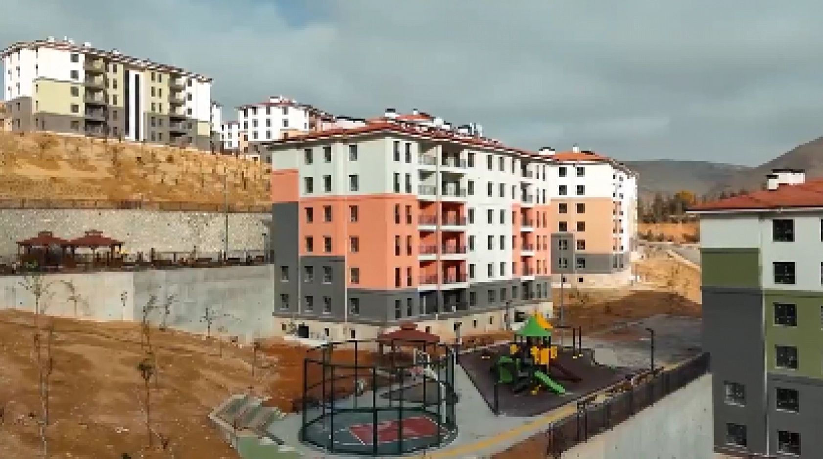 Malatya'da O İlçede Deprem Konutlarının Anahtarları Teslim Ediliyor! İşte Drone Görüntüleri…