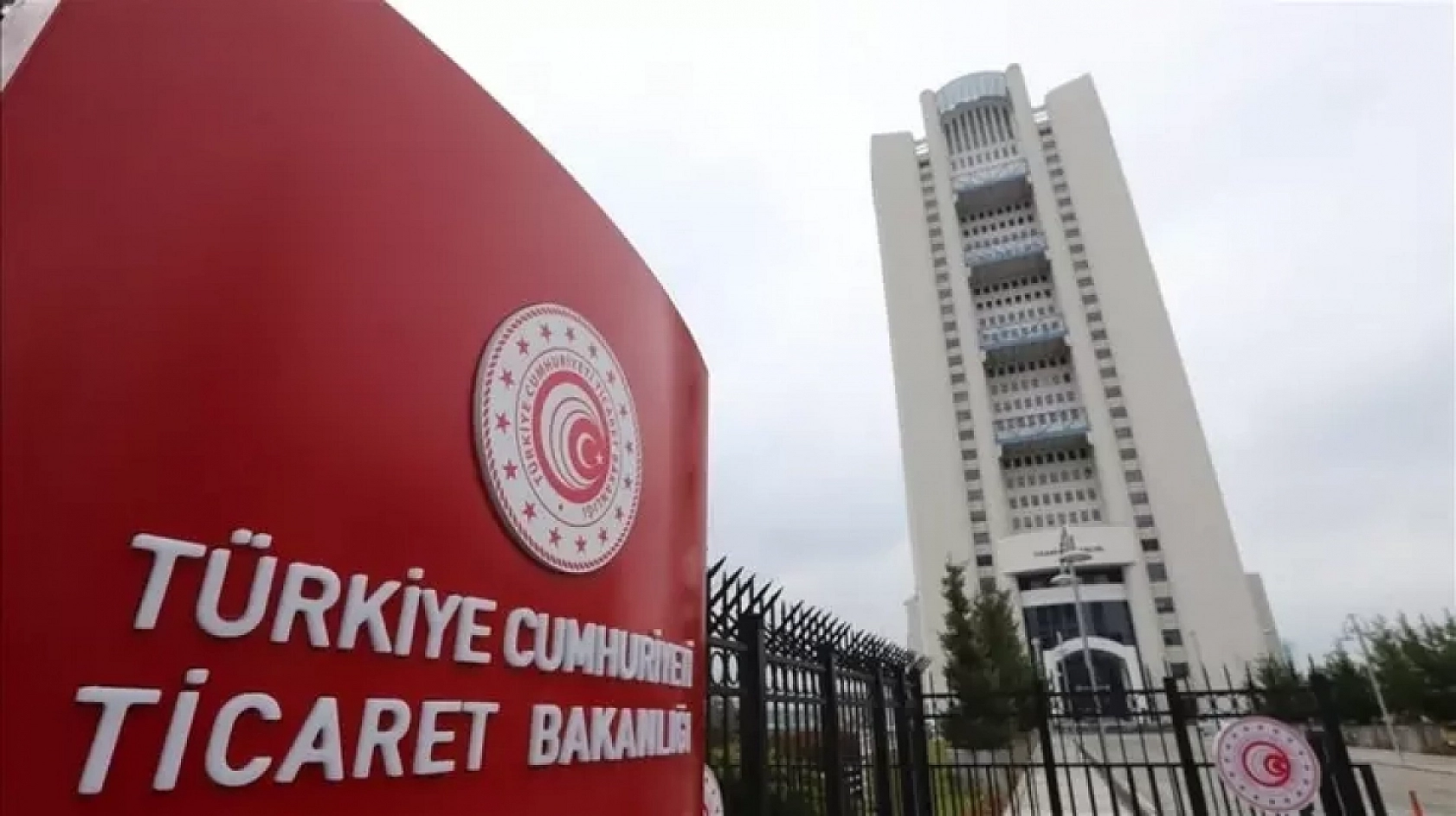 Ticaret Bakanlığı harekete geçti: Kayısı ve sebzede fahiş fiyata rekor ceza