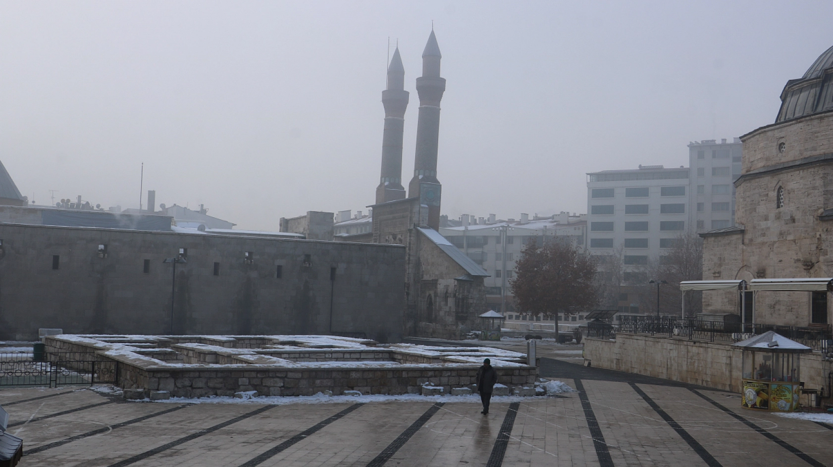 Sis adeta kenti yuttu, ortaya kartpostallık görüntüler çıktı