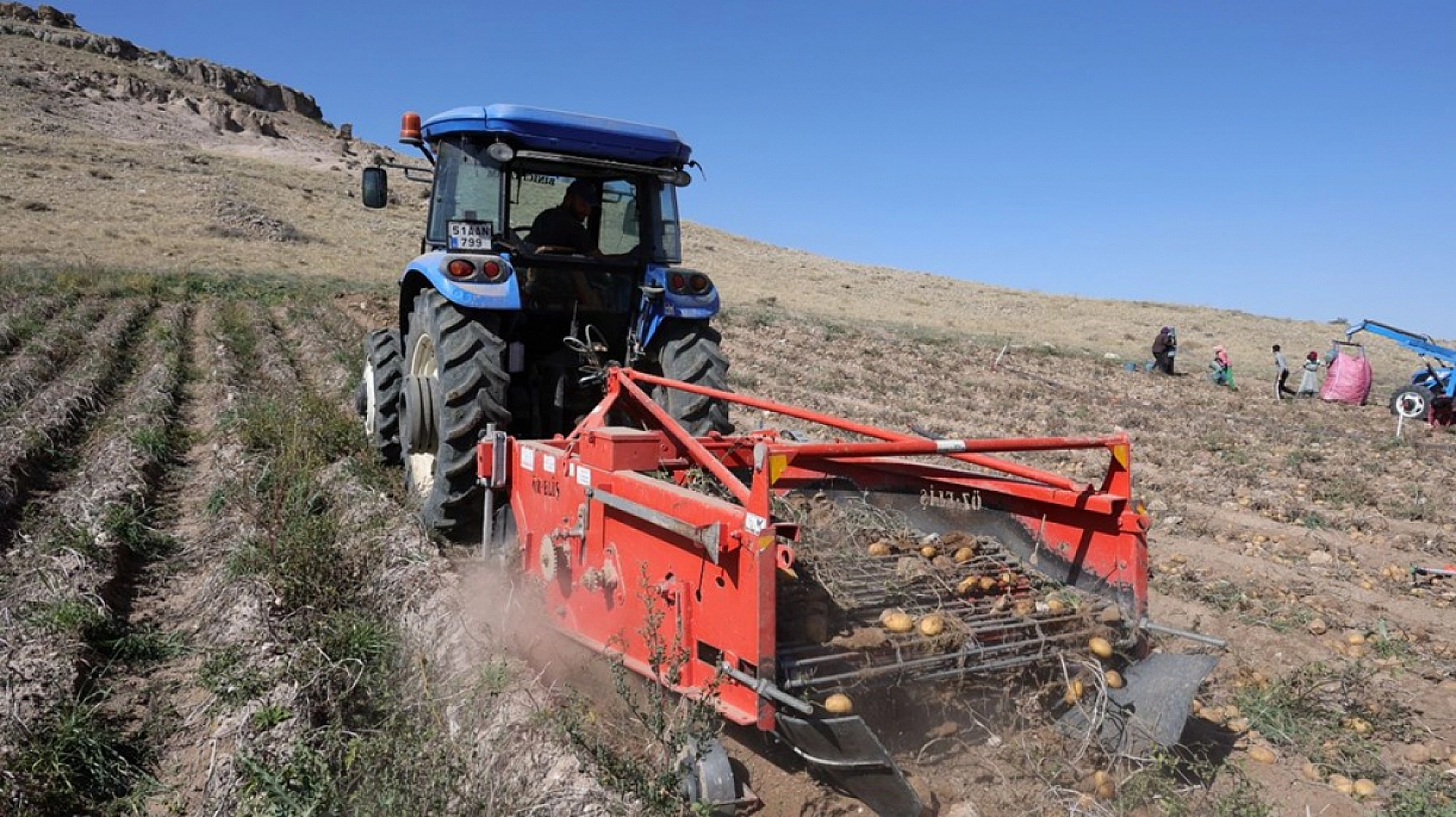 Üretici Tarlayı Bırakıyor: Maliyet Düşürülmeli!