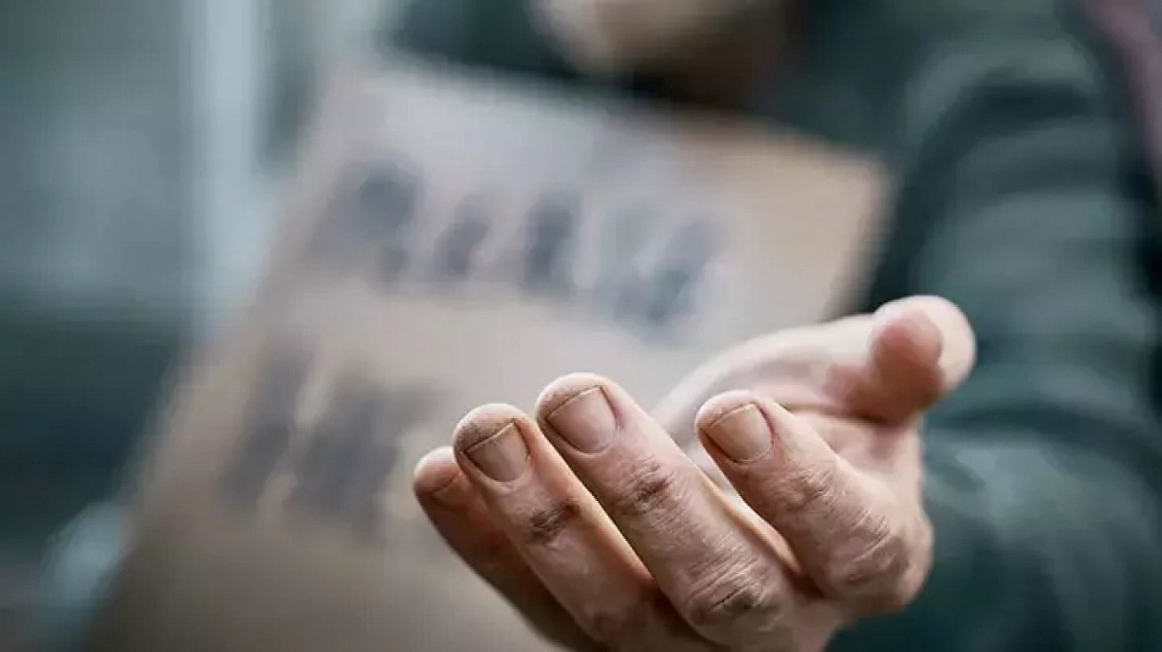 Uzmanı uyardı: Eller Cepte Yürümeyin!