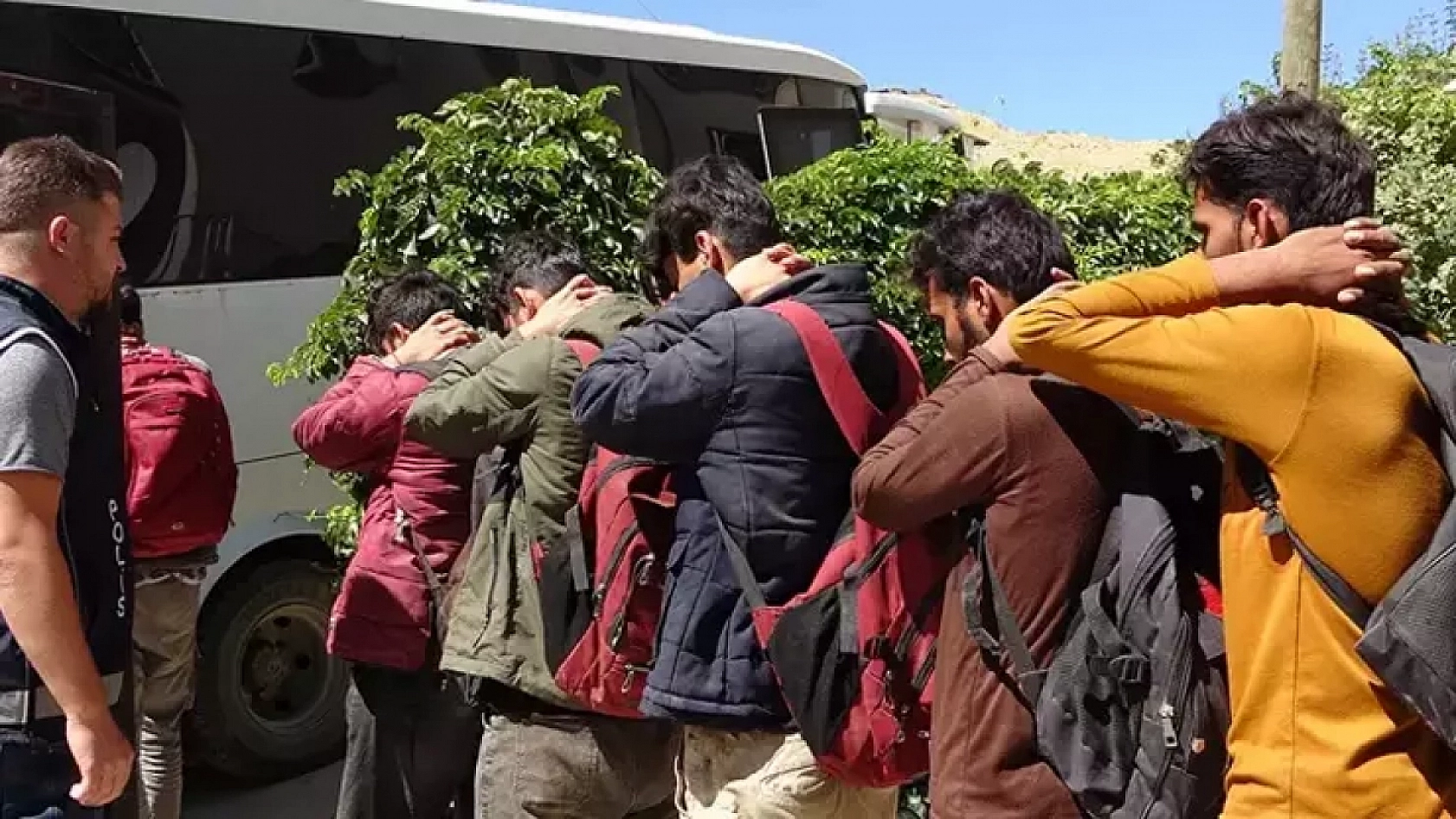 Bakan Yerlikaya dev operasyonun bilançosunu açıkladı: 81 ilde binlerce düzensiz göçmenler yakalandı