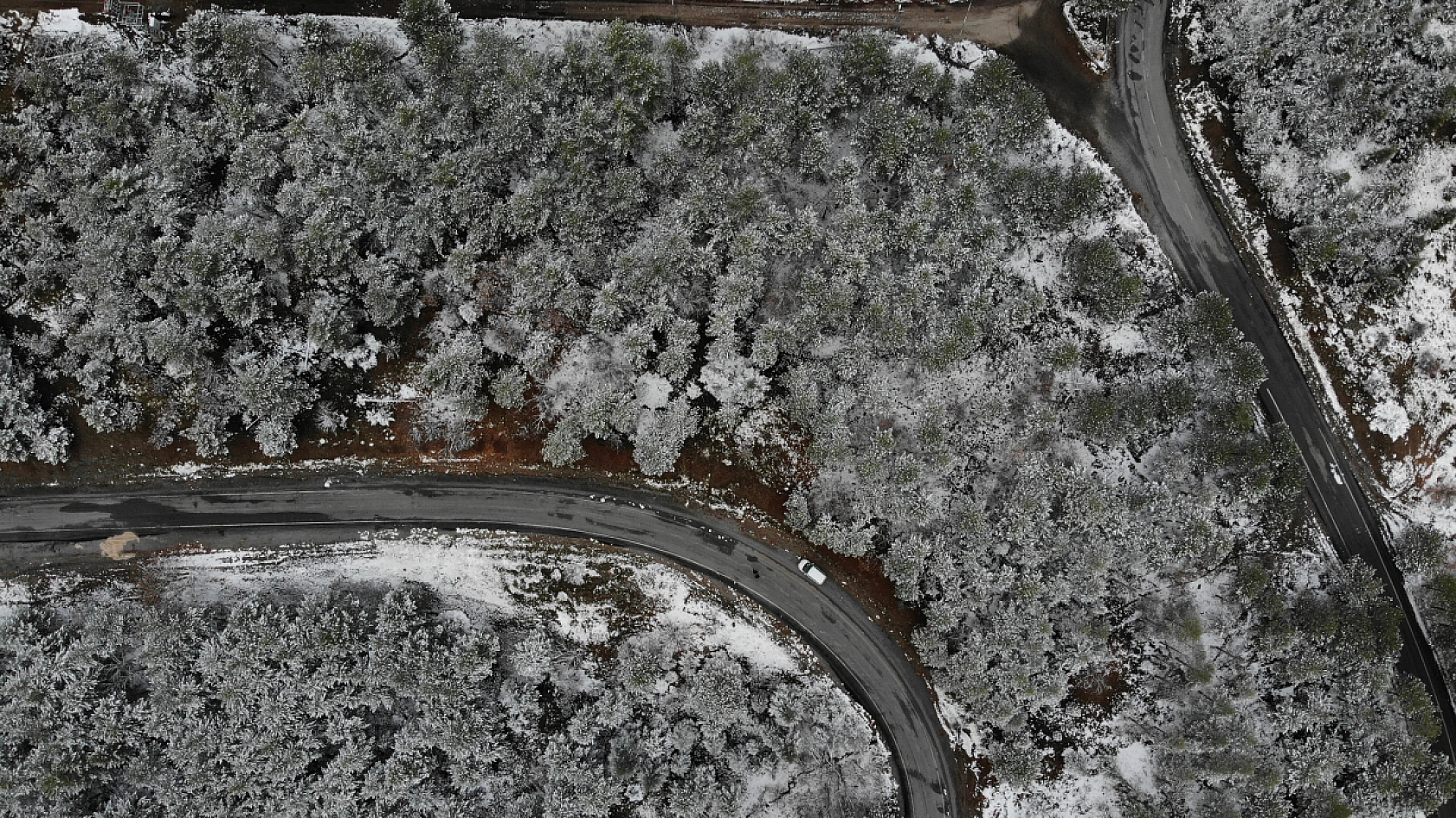 Sürgü Barajı'nda Kış Büyüsü: Beyaz Örtüyle Nefes Kesen Manzara