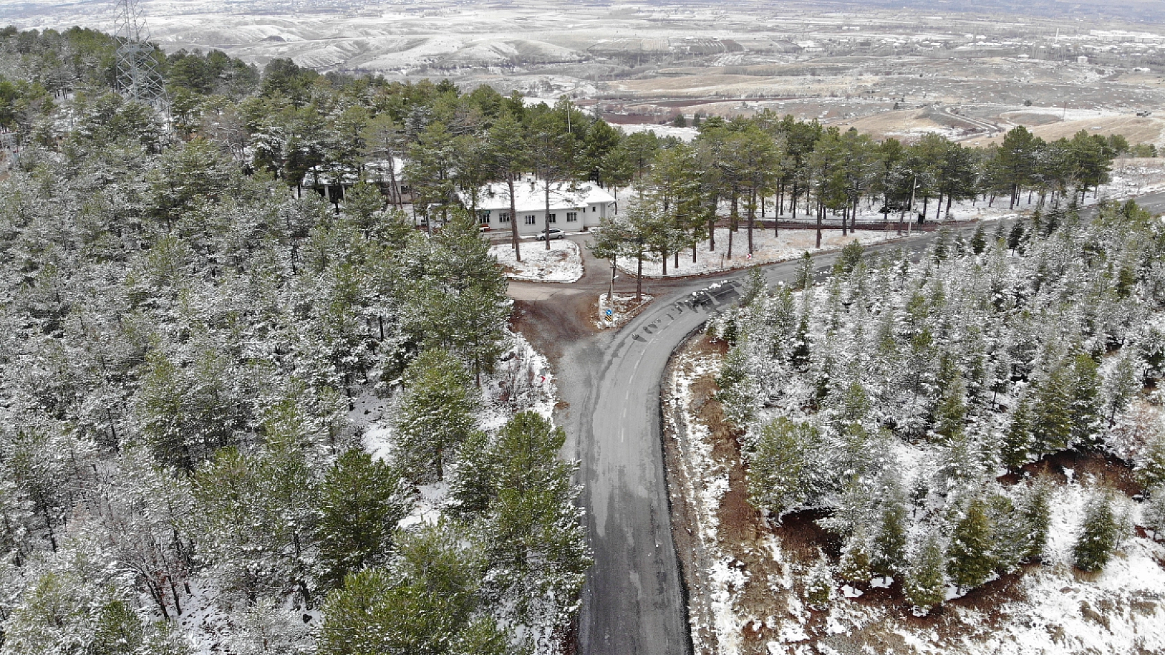 Sürgü Barajı'nda Kış Büyüsü: Beyaz Örtüyle Nefes Kesen Manzara