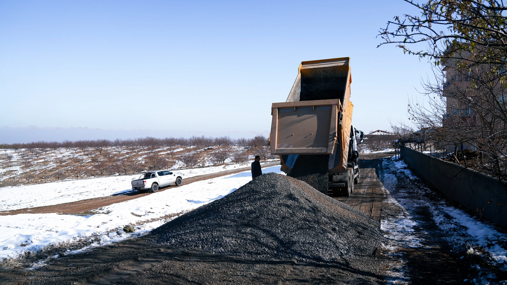 Malatya'da 22 kamyon, 2 kepçe ve 30 kişilik ekip sahaya indi