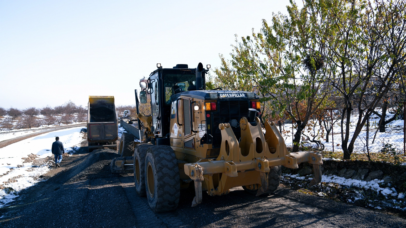 Malatya'da 22 kamyon, 2 kepçe ve 30 kişilik ekip sahaya indi