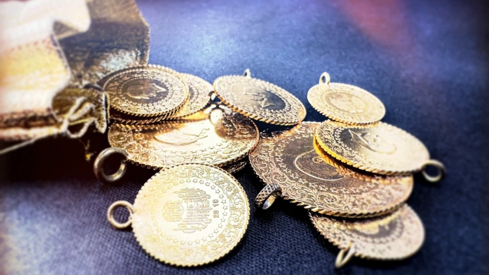 Altın'da dalgalanma sürüyor! Gram altın 3 bin 514 TL'yi geçti...