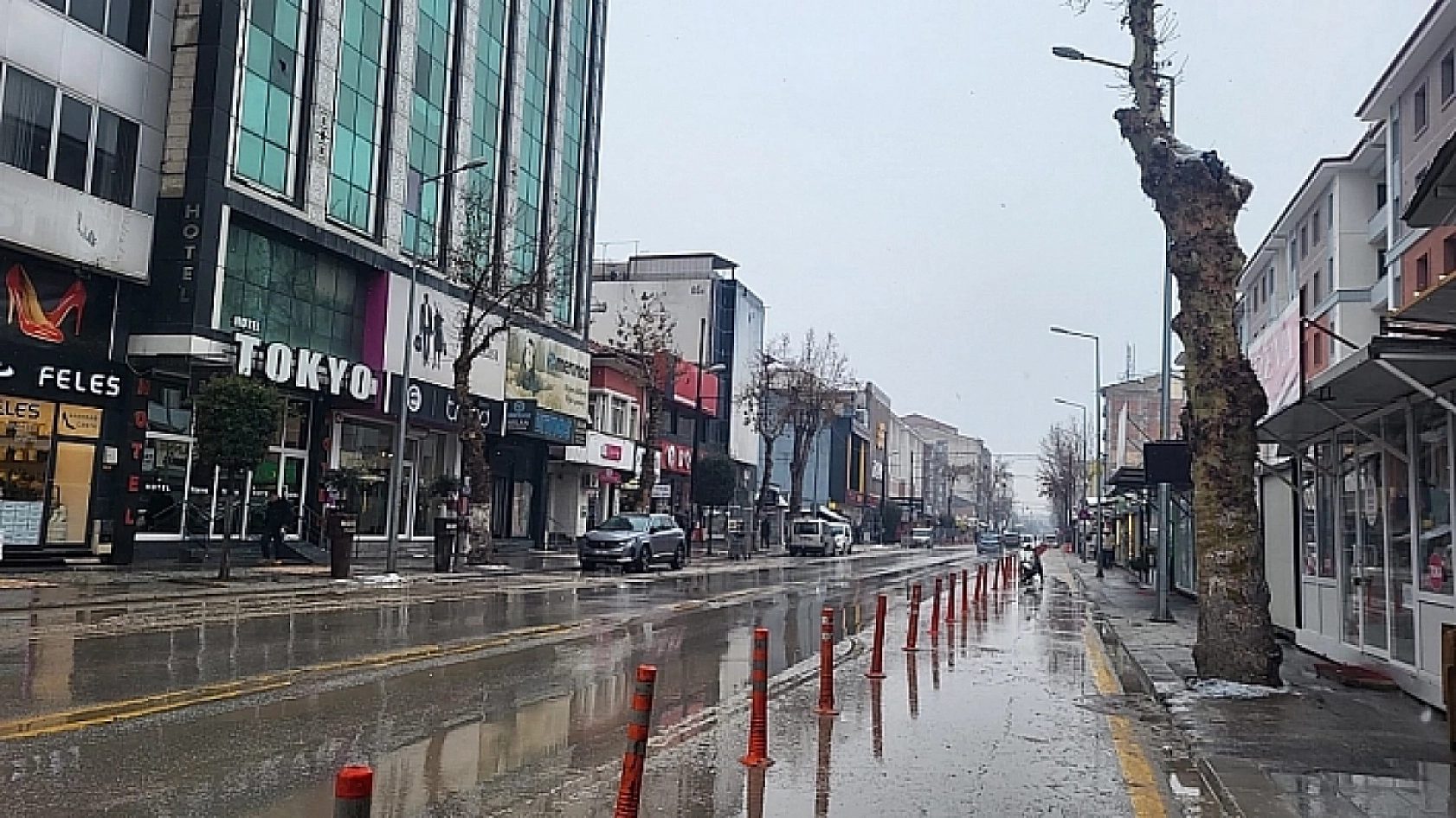 İki gün trafiğe kapatılan güzergah yeniden ulaşıma açıldı