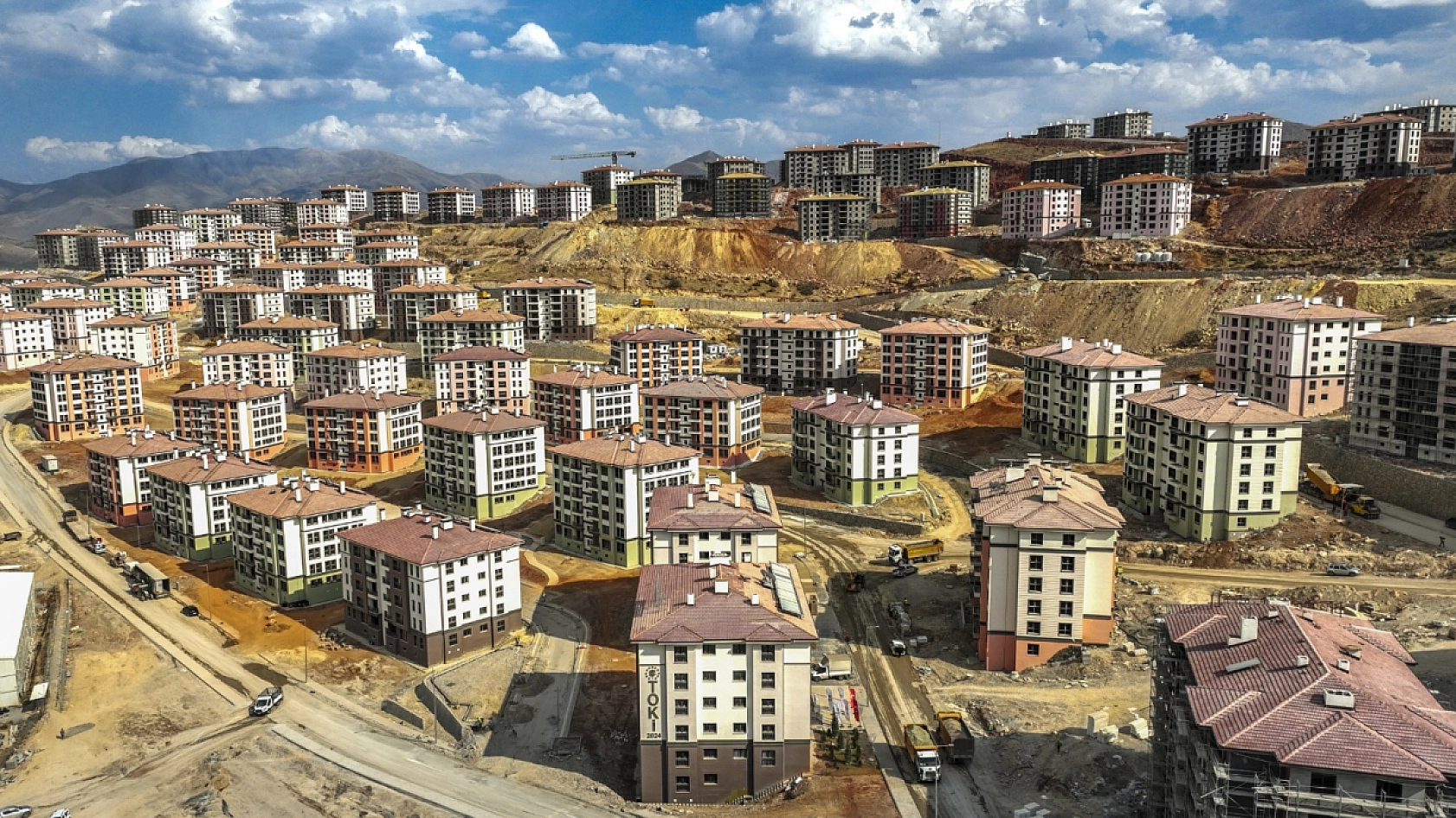 Bakan Kurum Açıkladı: Yıl Sonunda Teslim Edilecek Konut ve İş Yeri Sayısı Netleşti!