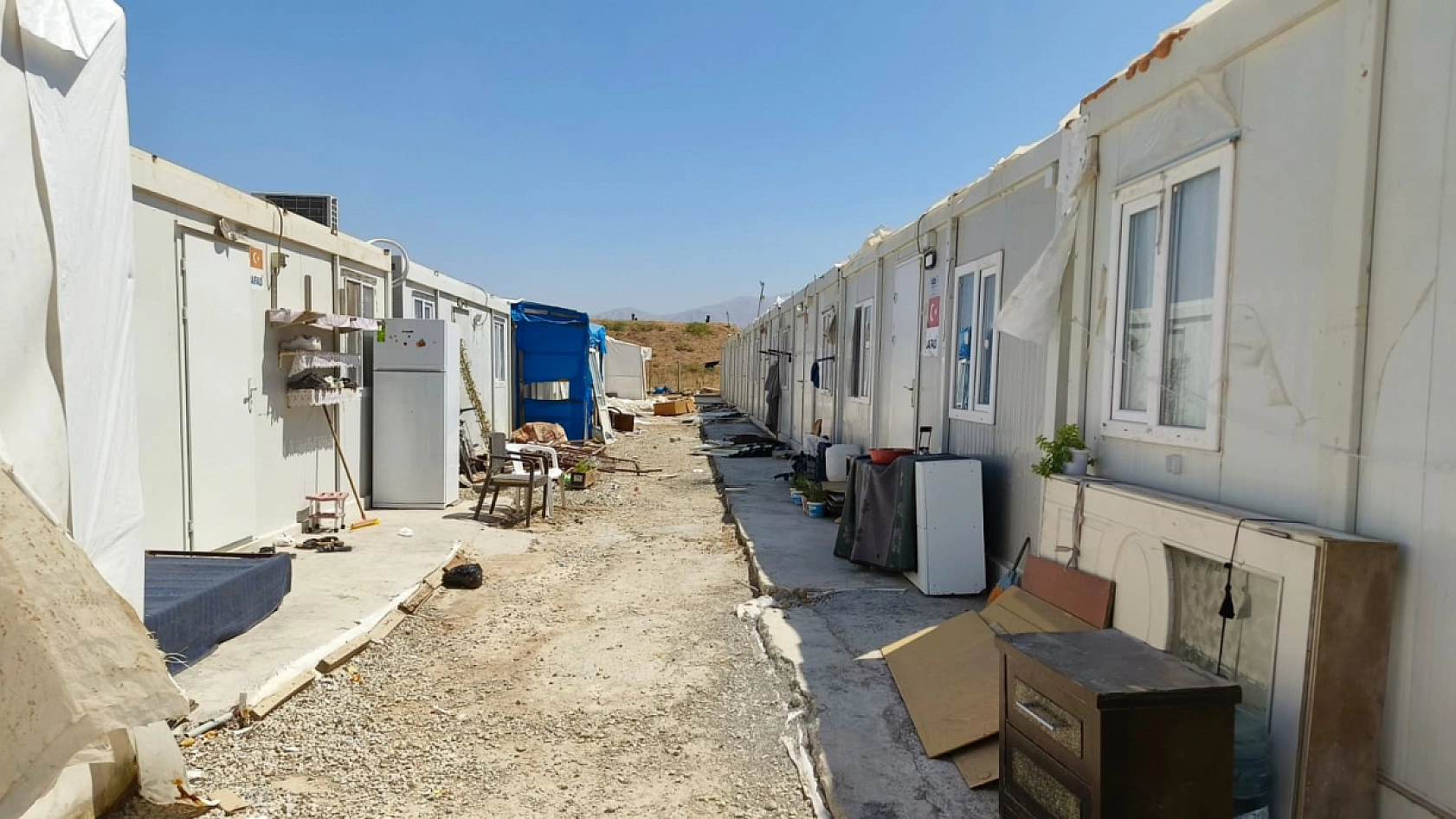 Malatya'da, Çevre Felaketine Dönüştü!!! Çöpler, Kırık Kapılar ve Tahrip Edilen Konteynerler…