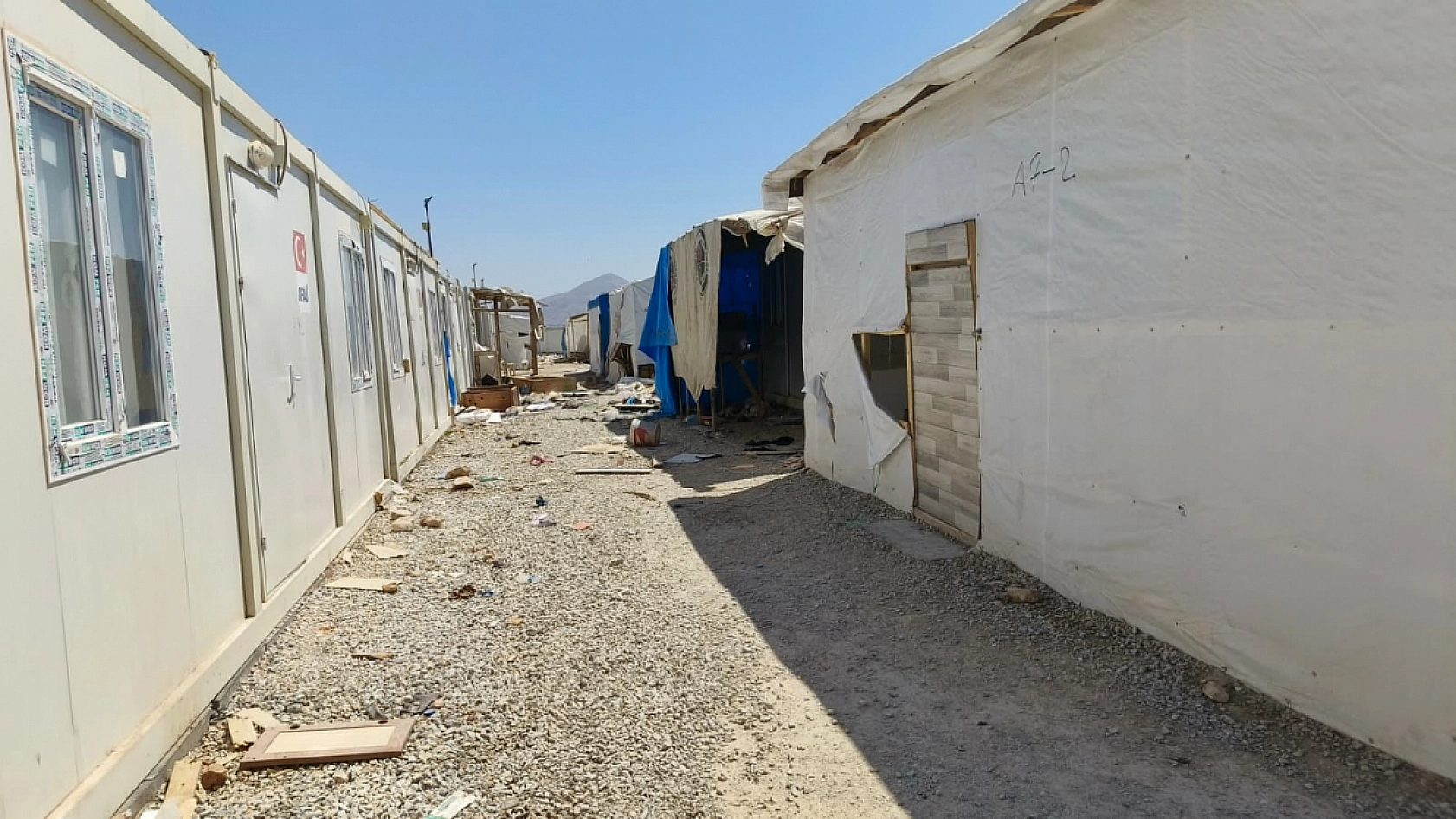 Malatya'da, Çevre Felaketine Dönüştü!!! Çöpler, Kırık Kapılar ve Tahrip Edilen Konteynerler…